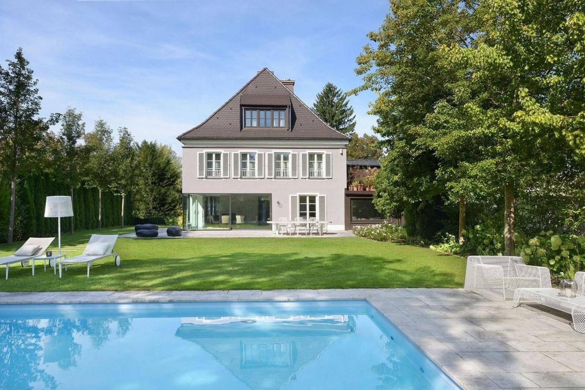 Apartment House With Private Pool And Garden Munich