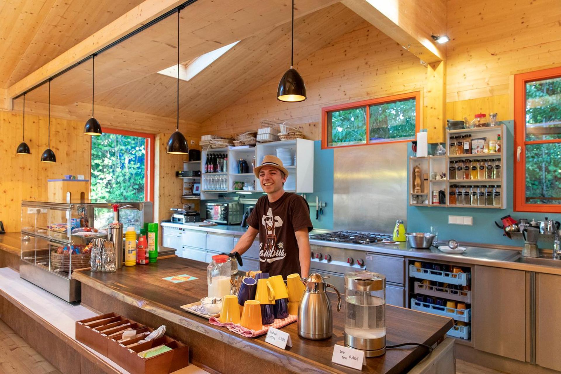 Hostel The Tent - Youth Only - Buchung Leider Nur Bis 30 Jahre Moeglich!