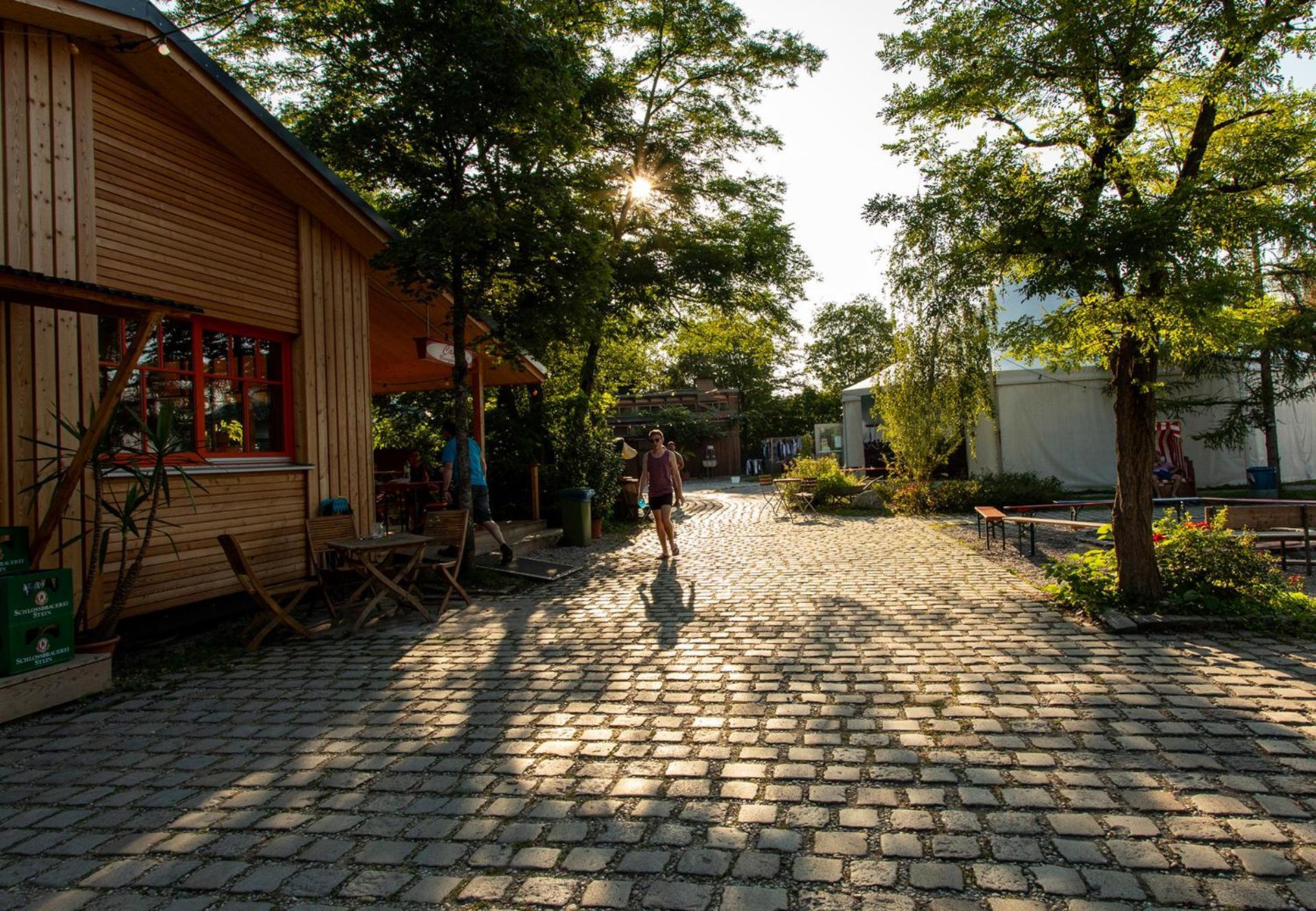 The Tent - Youth Only - Buchung Leider Nur Bis 30 Jahre Moeglich! Hostel