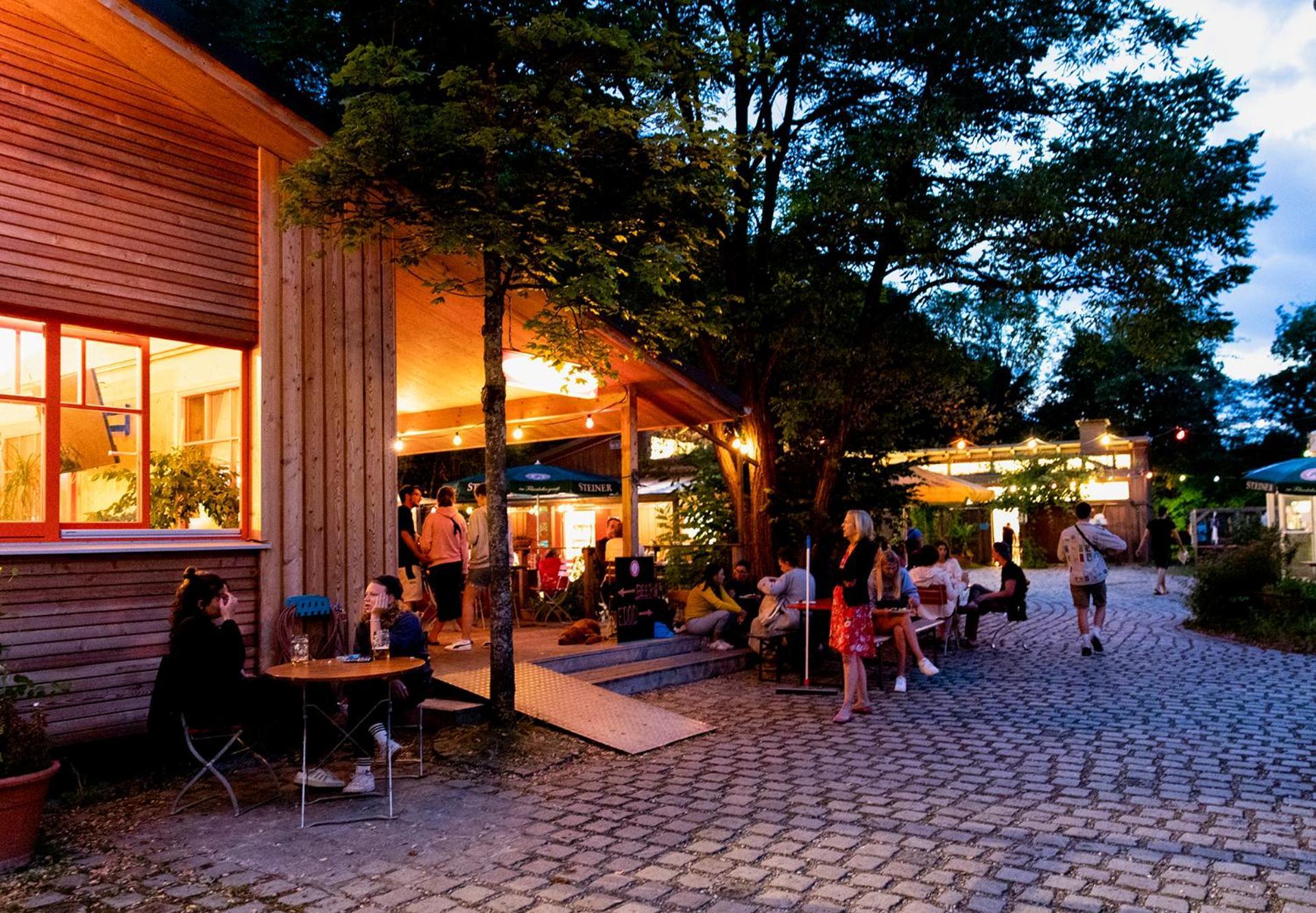 The Tent - Youth Only - Buchung Leider Nur Bis 30 Jahre Moeglich! Hostel Munich