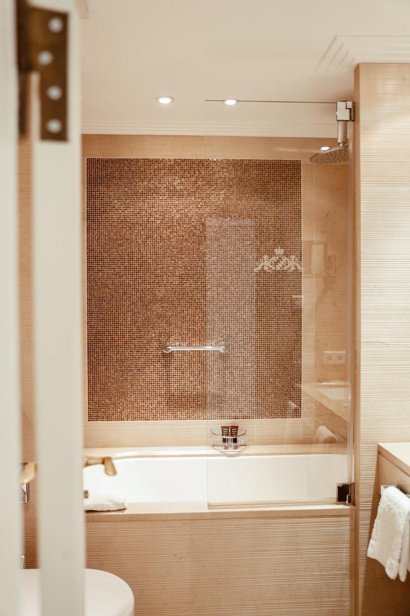 Bayerischer Hof Hotel 5*