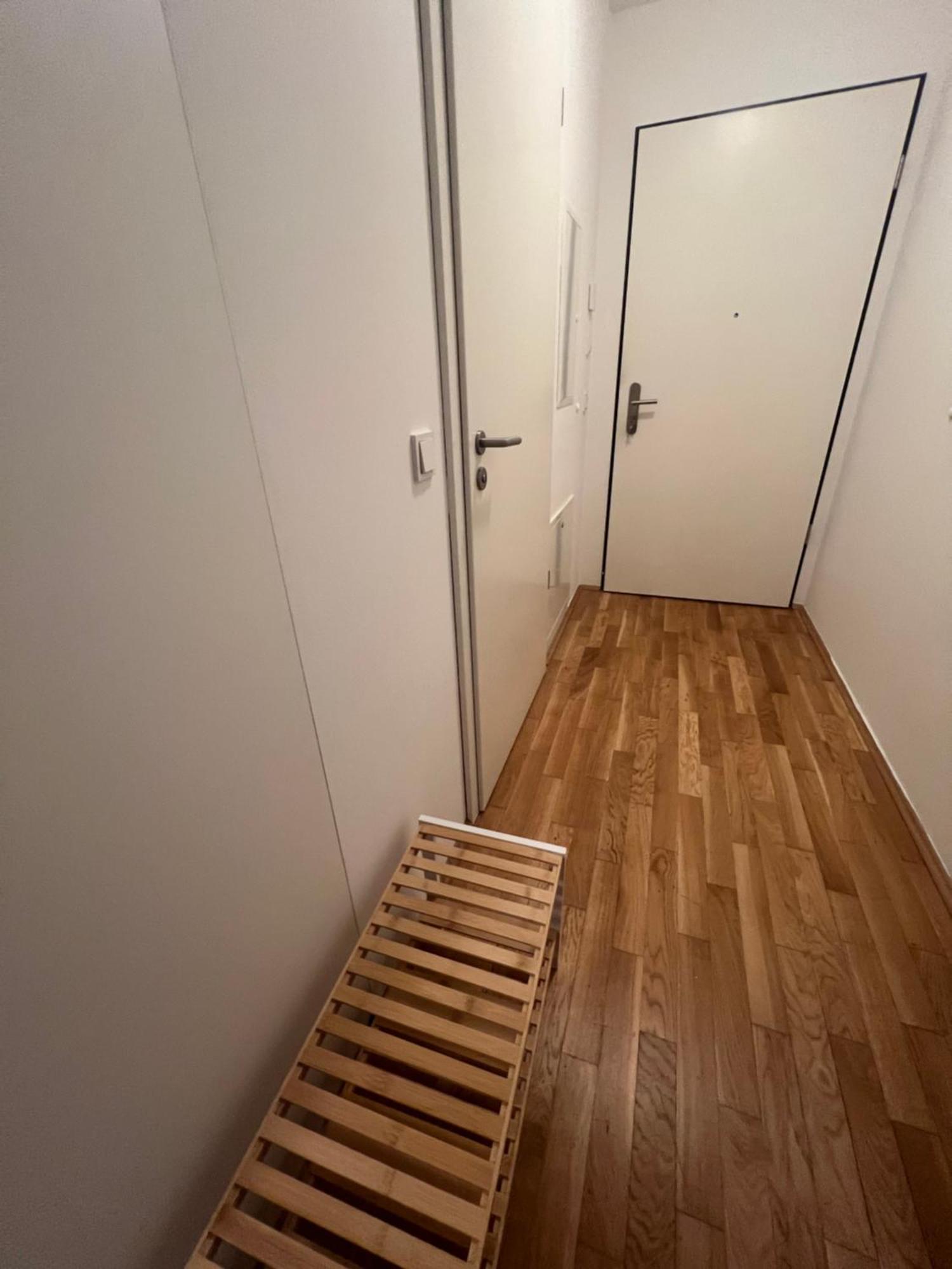 Apartment Studio Und Parkplatz Naehe Englischen Garten *
