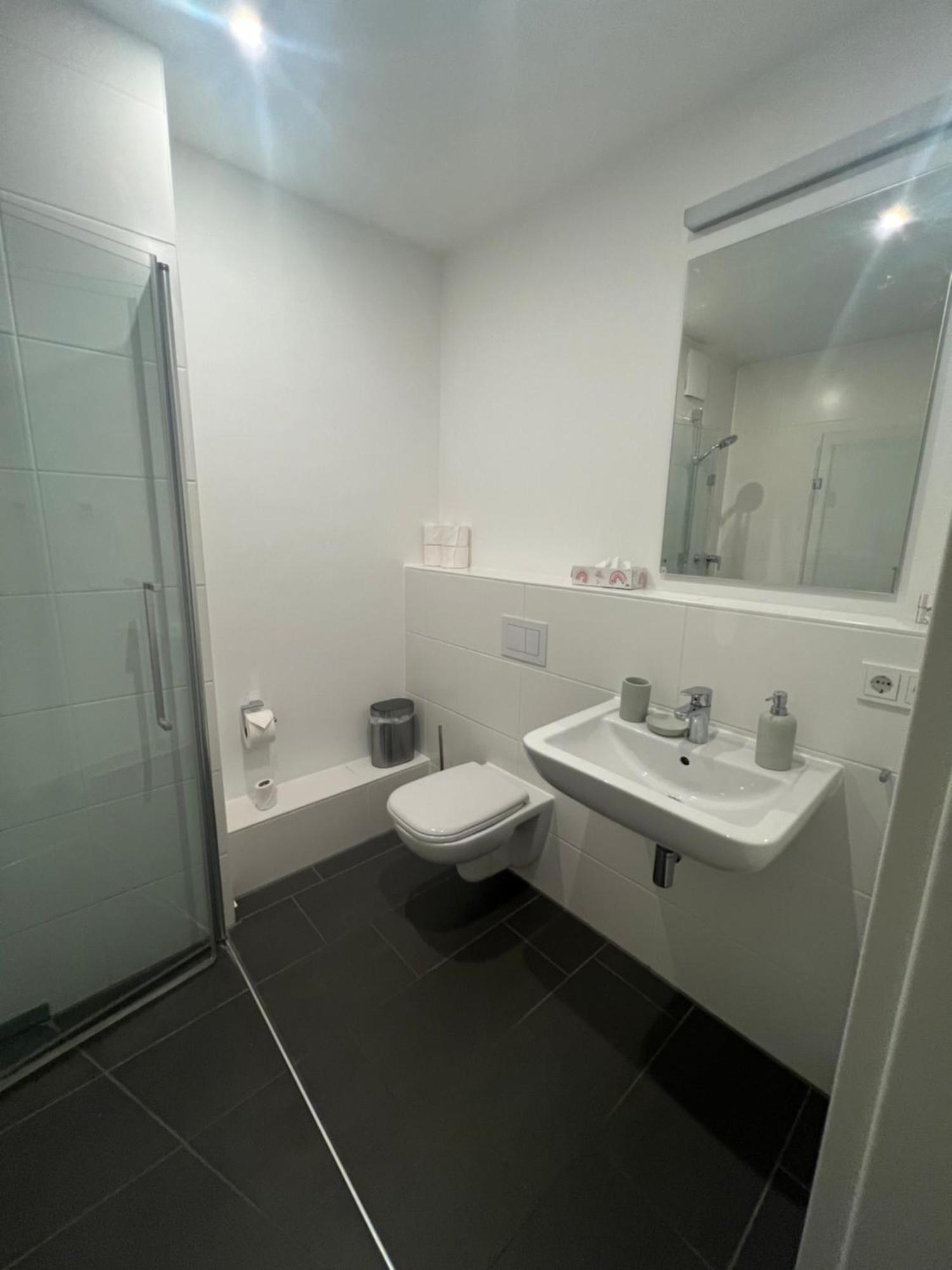 Studio Und Parkplatz Naehe Englischen Garten Apartment Munich