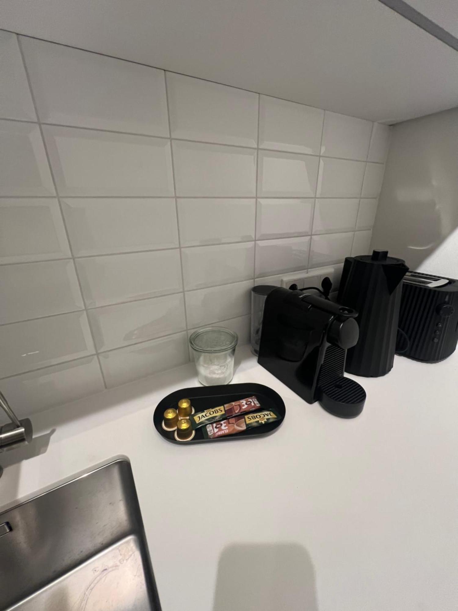 One Business 1 Apartment *