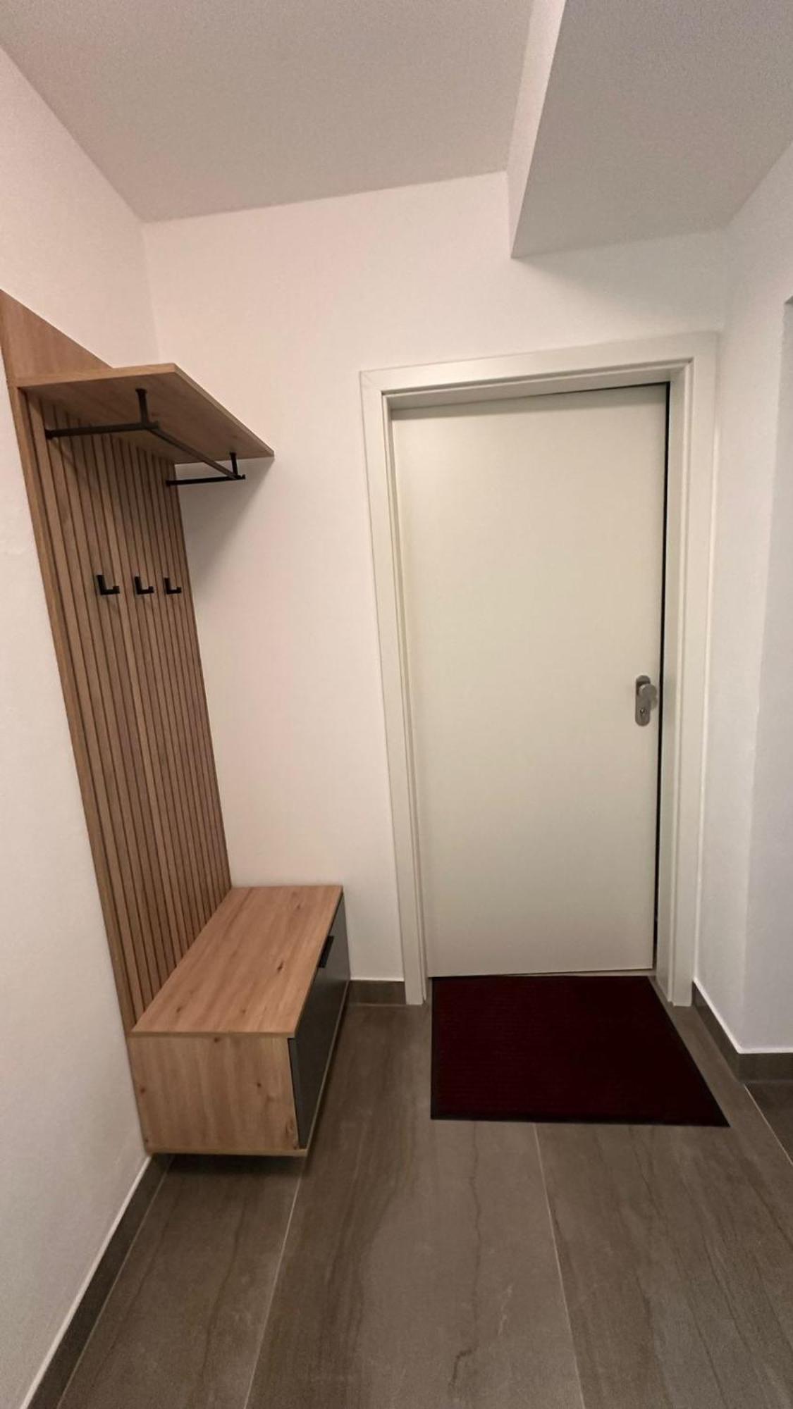 Apartment One Bedroom Souterrain With Kitchen And Personal Bathroom Munich