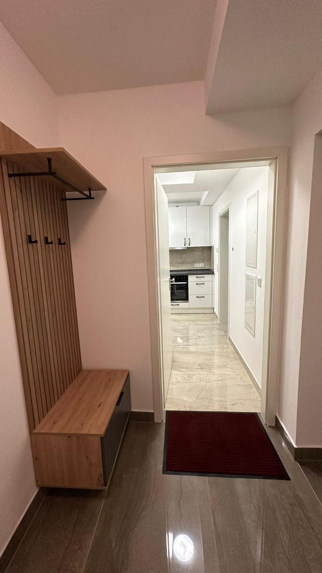 Apartment One Bedroom Souterrain With Kitchen And Personal Bathroom