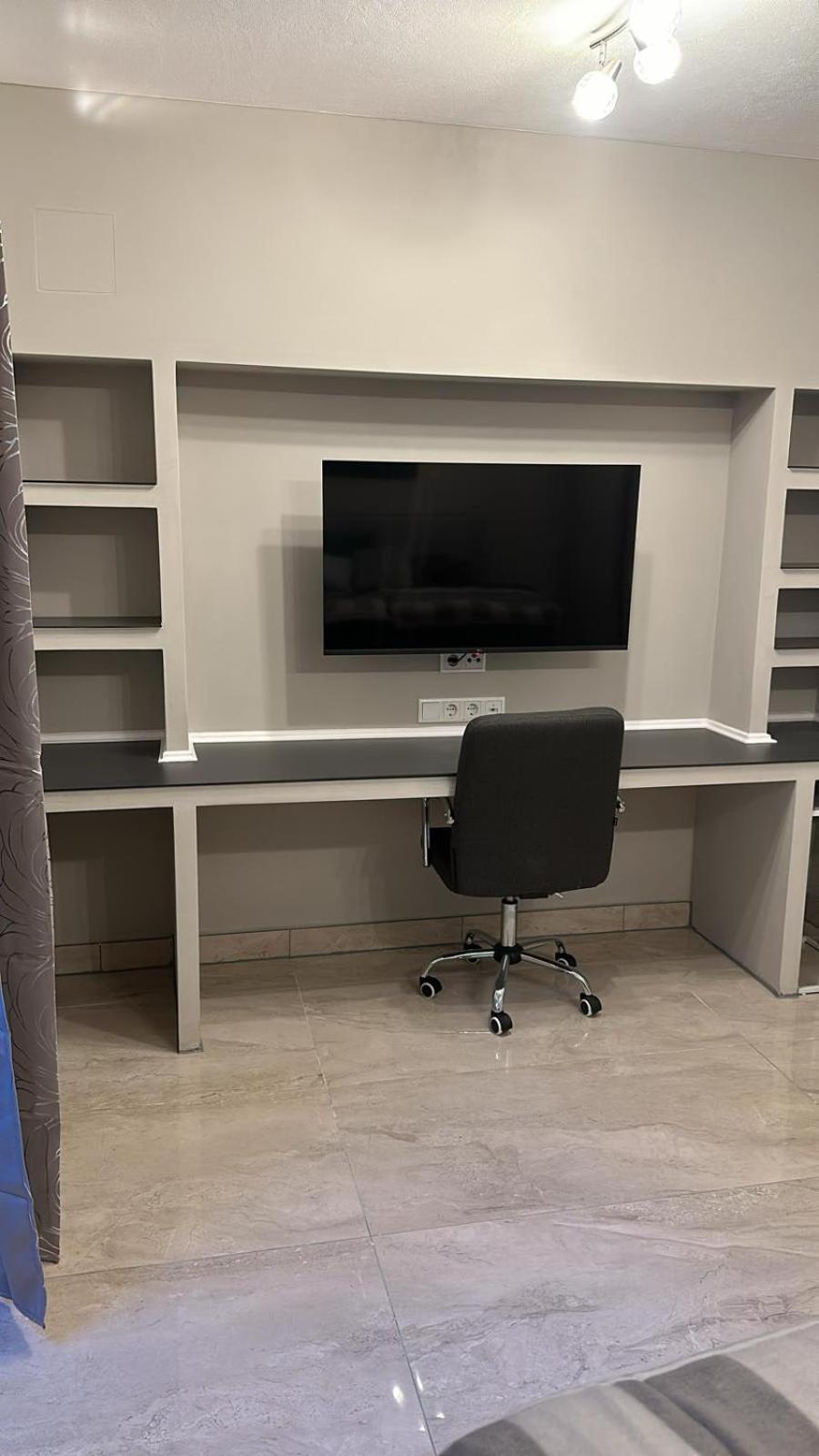 One Bedroom Souterrain With Kitchen And Personal Bathroom