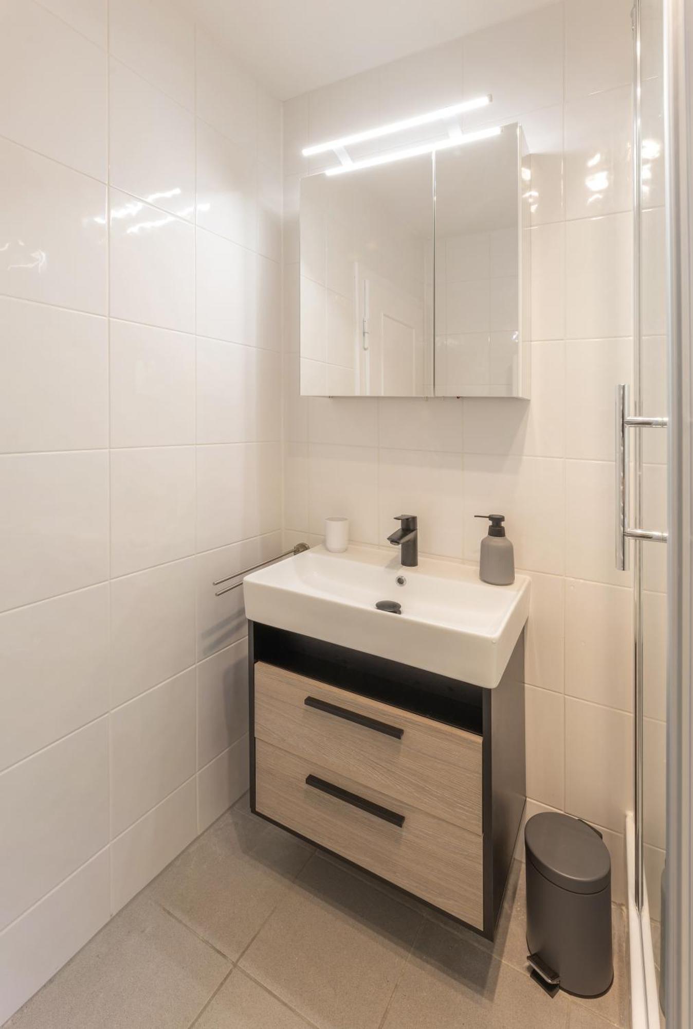 Sweethome - Kueche, Stellplatz, Wlan, Naehe S-bahn Apartment