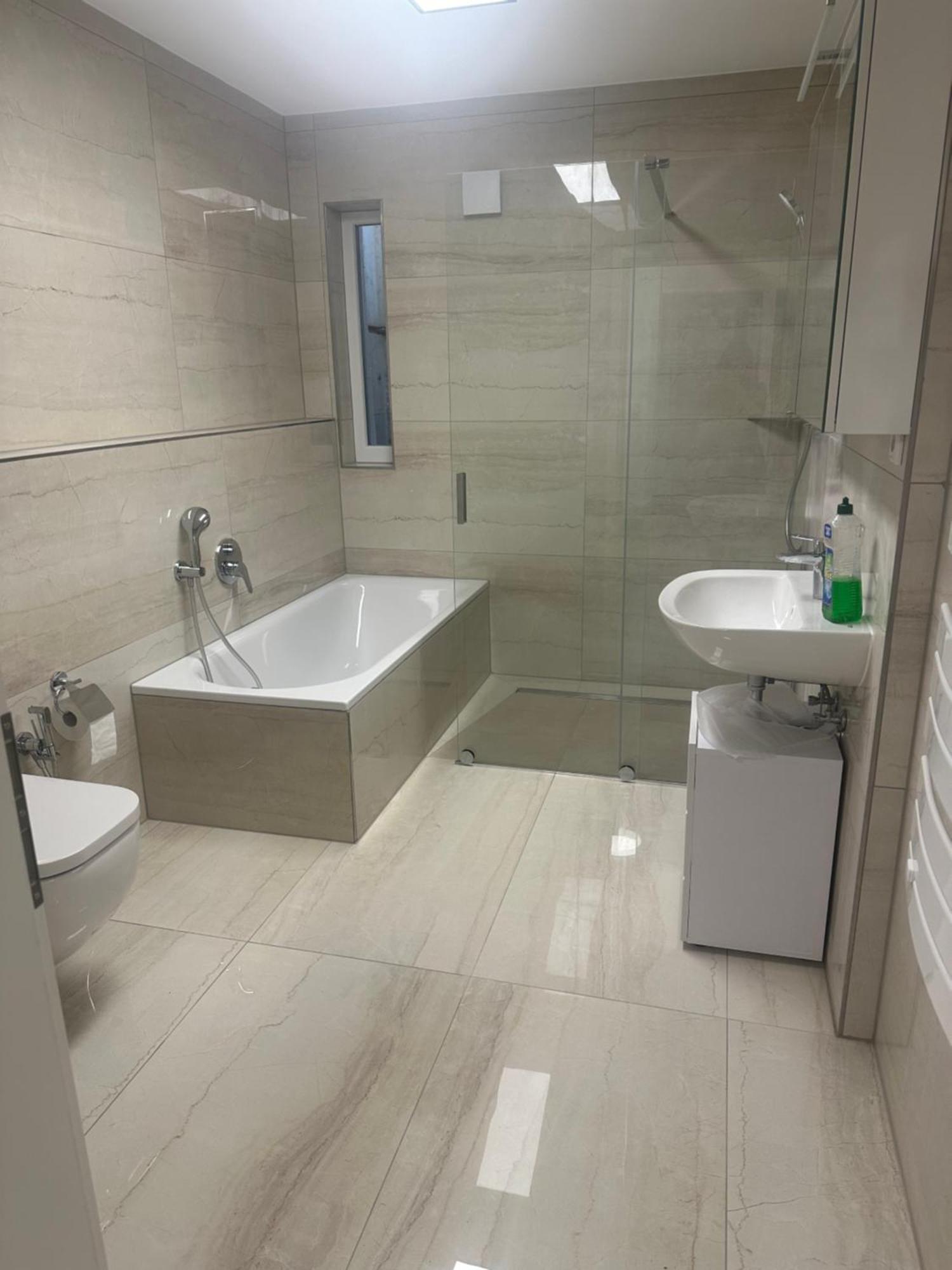 One Bedroom Souterrain With Kitchen And Personal Bathroom