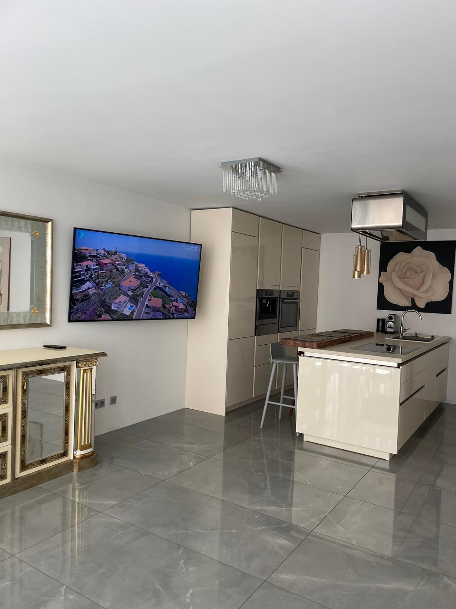 Luxurious 2 Bedroom Old Apartment