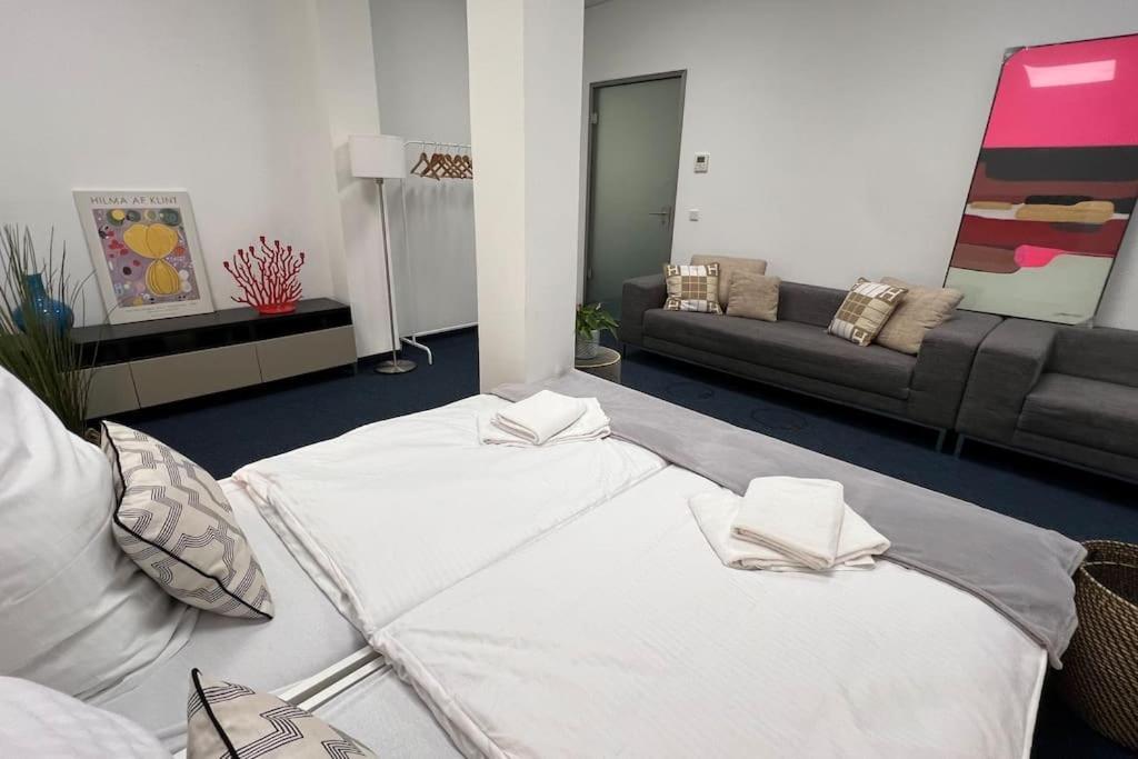 Beckhomes- New, Unique For 16 People Apartment Munich