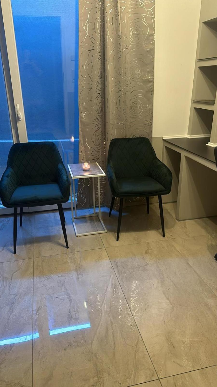 One Bedroom Souterrain With Kitchen And Personal Bathroom