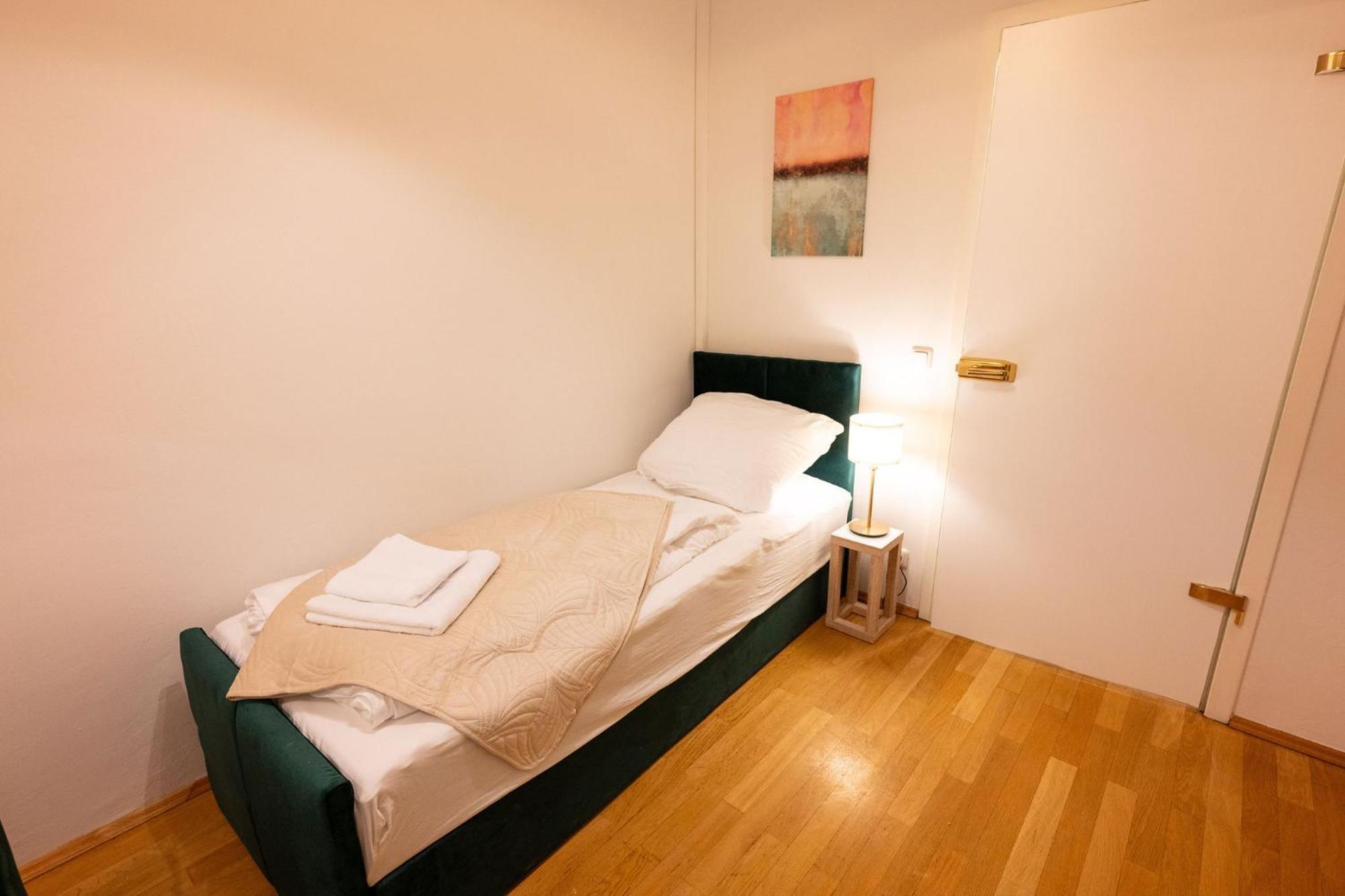Apartment Large 110 Qm, 3 Bedrooms And Very 1-12 Guests *