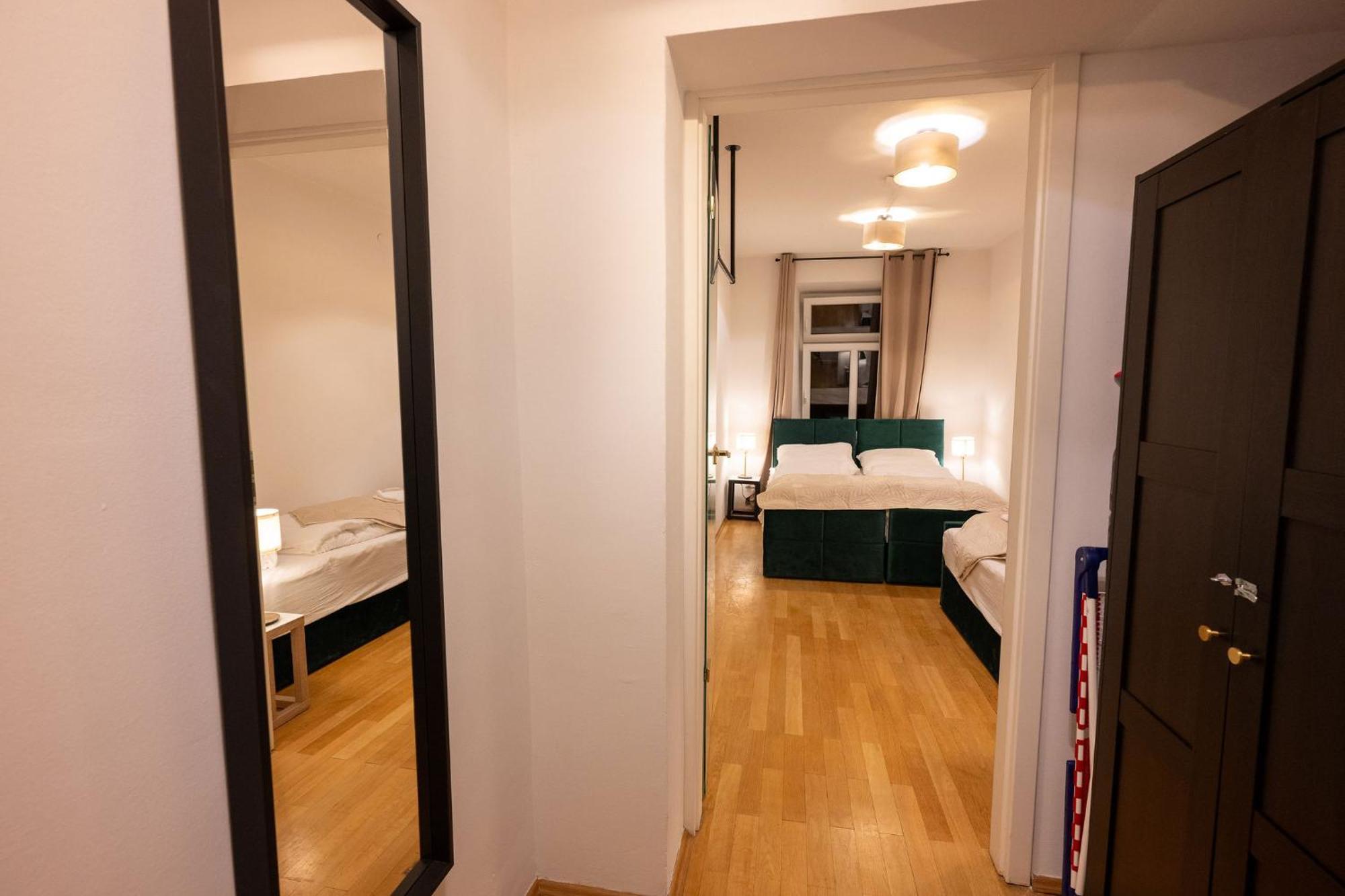 Large 110 Qm, 3 Bedrooms And Very 1-12 Guests Apartment Munich