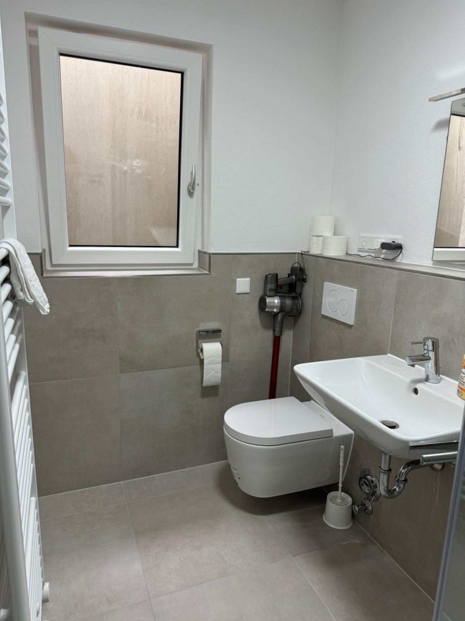 Apartment Emma Gardencity Basement Flat *