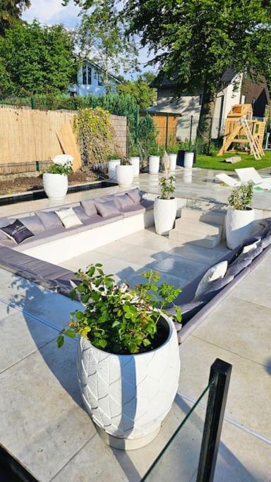 Apartment Luxurious Large With Pool, Garden, Koi Pond *