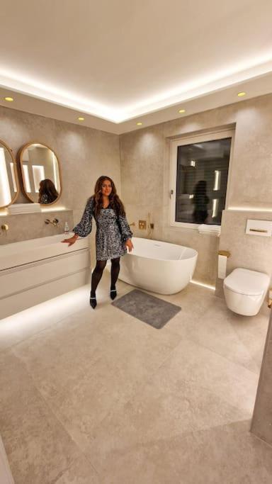 Luxurious Large With Pool, Garden, Koi Pond Munich