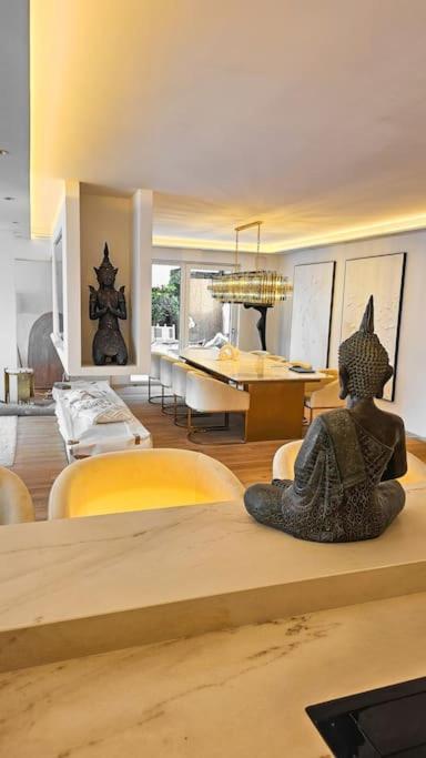 Luxurious Large With Pool, Garden, Koi Pond Apartment *