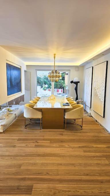 Apartment Luxurious Large With Pool, Garden, Koi Pond *