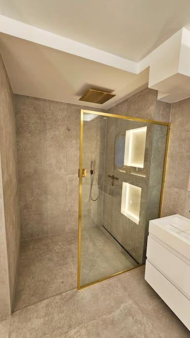 Luxurious Large With Pool, Garden, Koi Pond Munich
