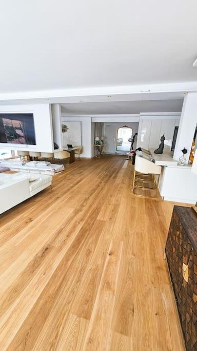 Apartment Luxurious Large With Pool, Garden, Koi Pond *