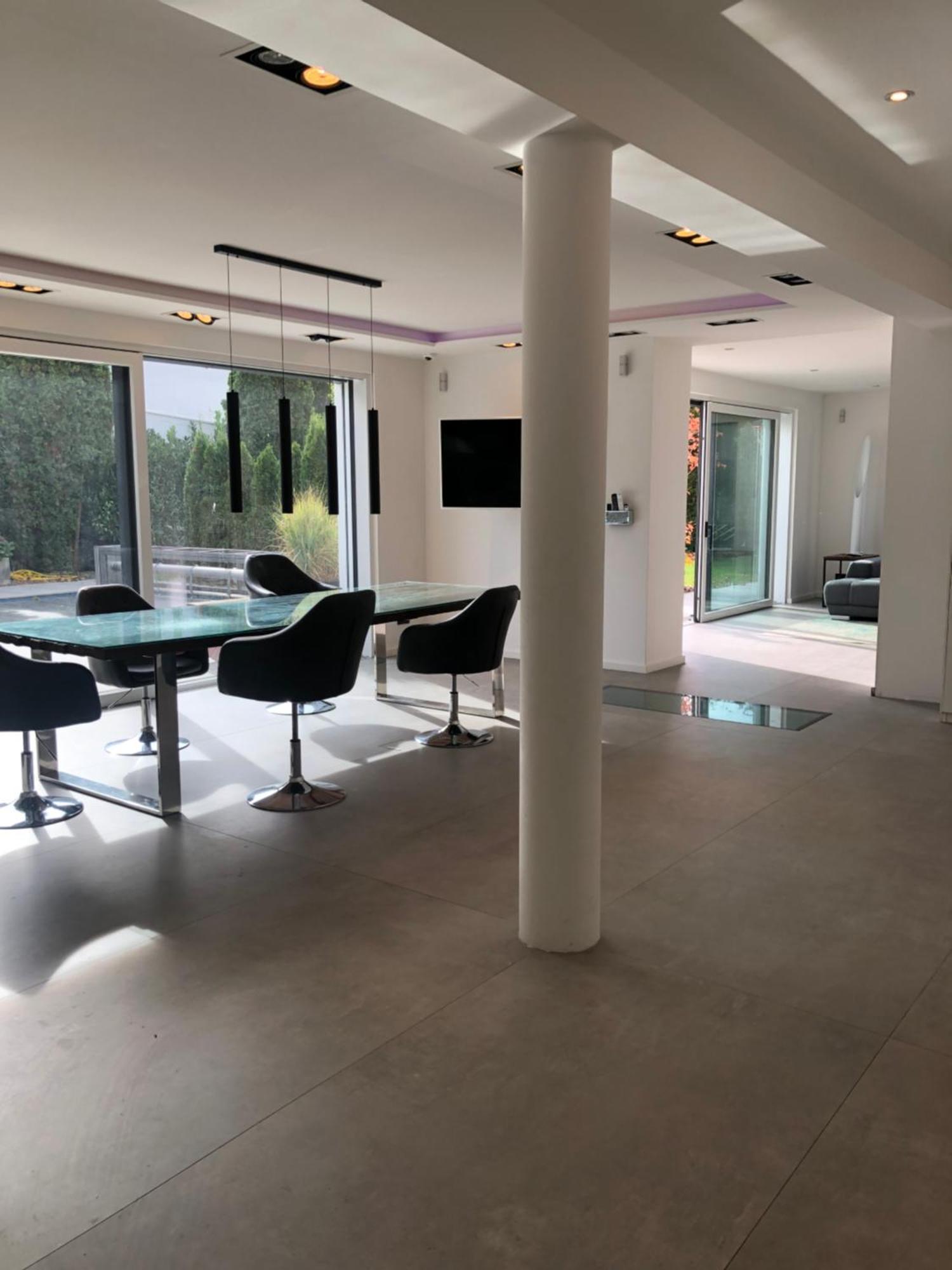 Outstanding 9 Bedroom With Pool In Villa *