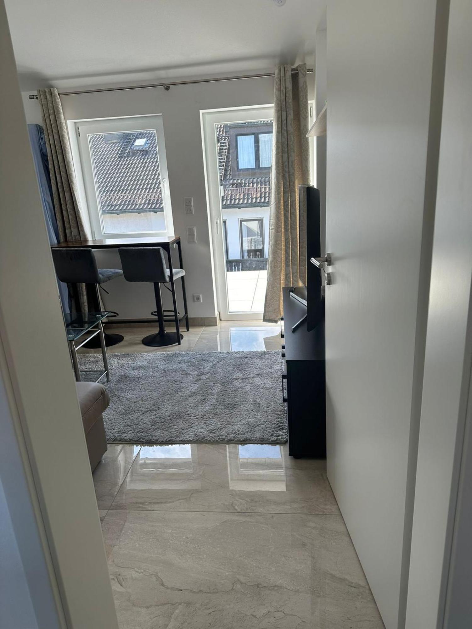 Two Near The S8 Train - Ideal For Workers - No Party *