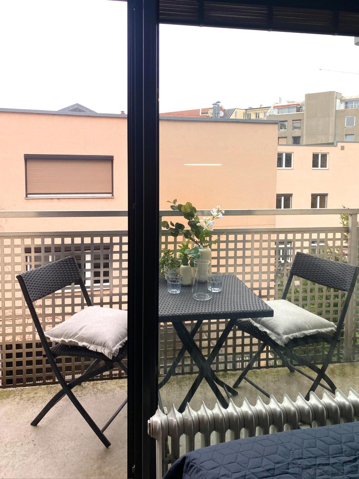 Cozy In Center Apartment *