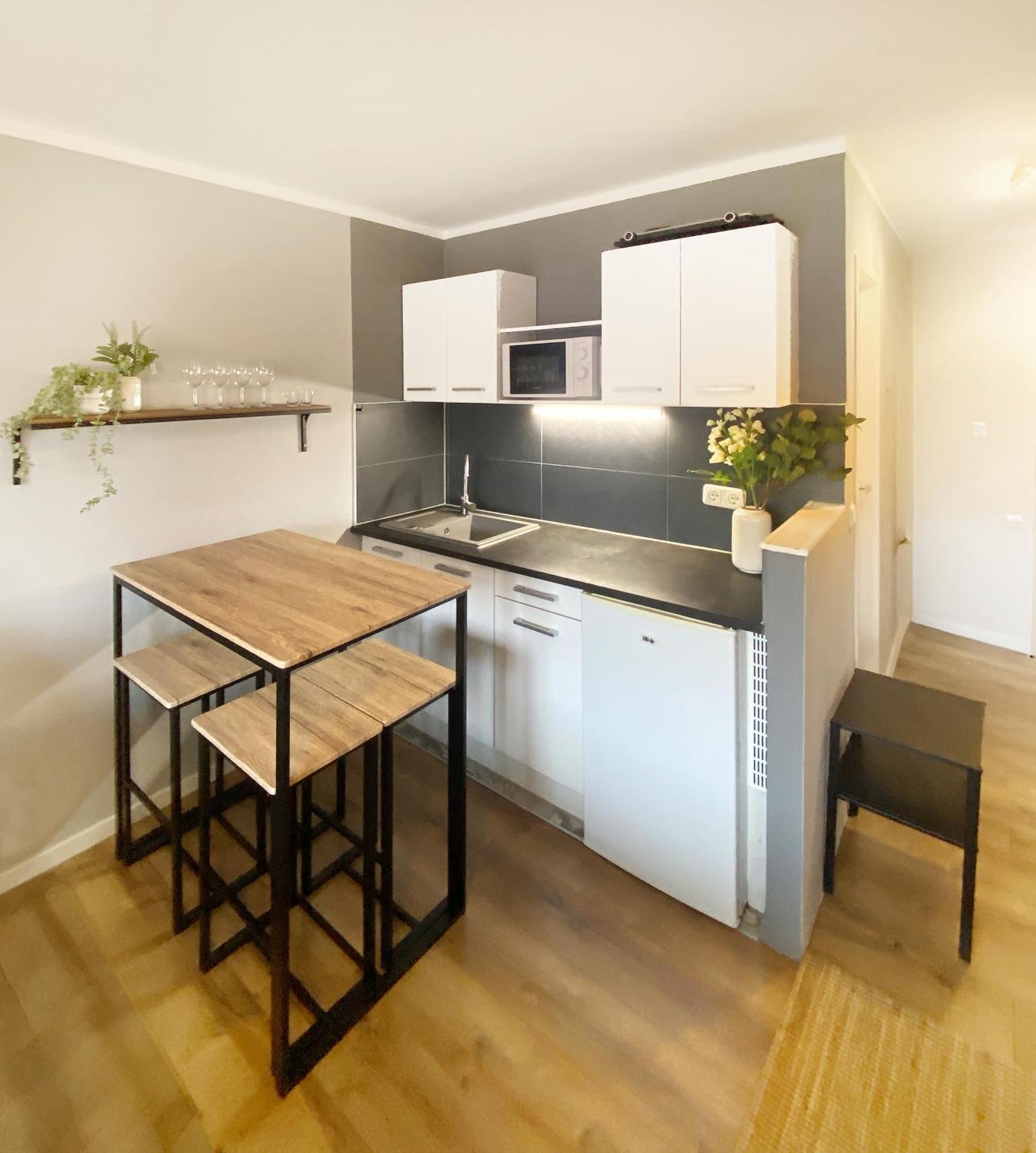 Cozy In Center Apartment *