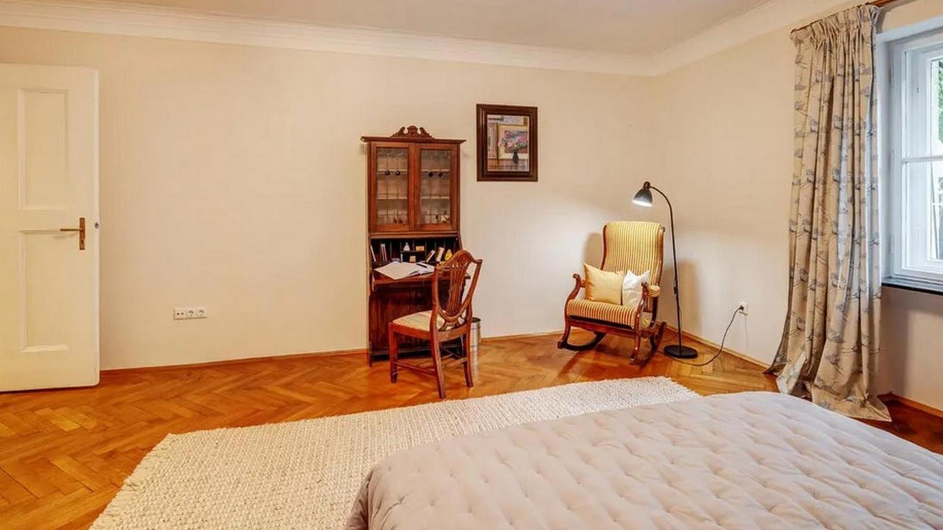 4bdr Close To Marienplatz Apartment- If You Want To Book, Please Contact On Wh-ats-app - 0034-635-518-216 !!!! *