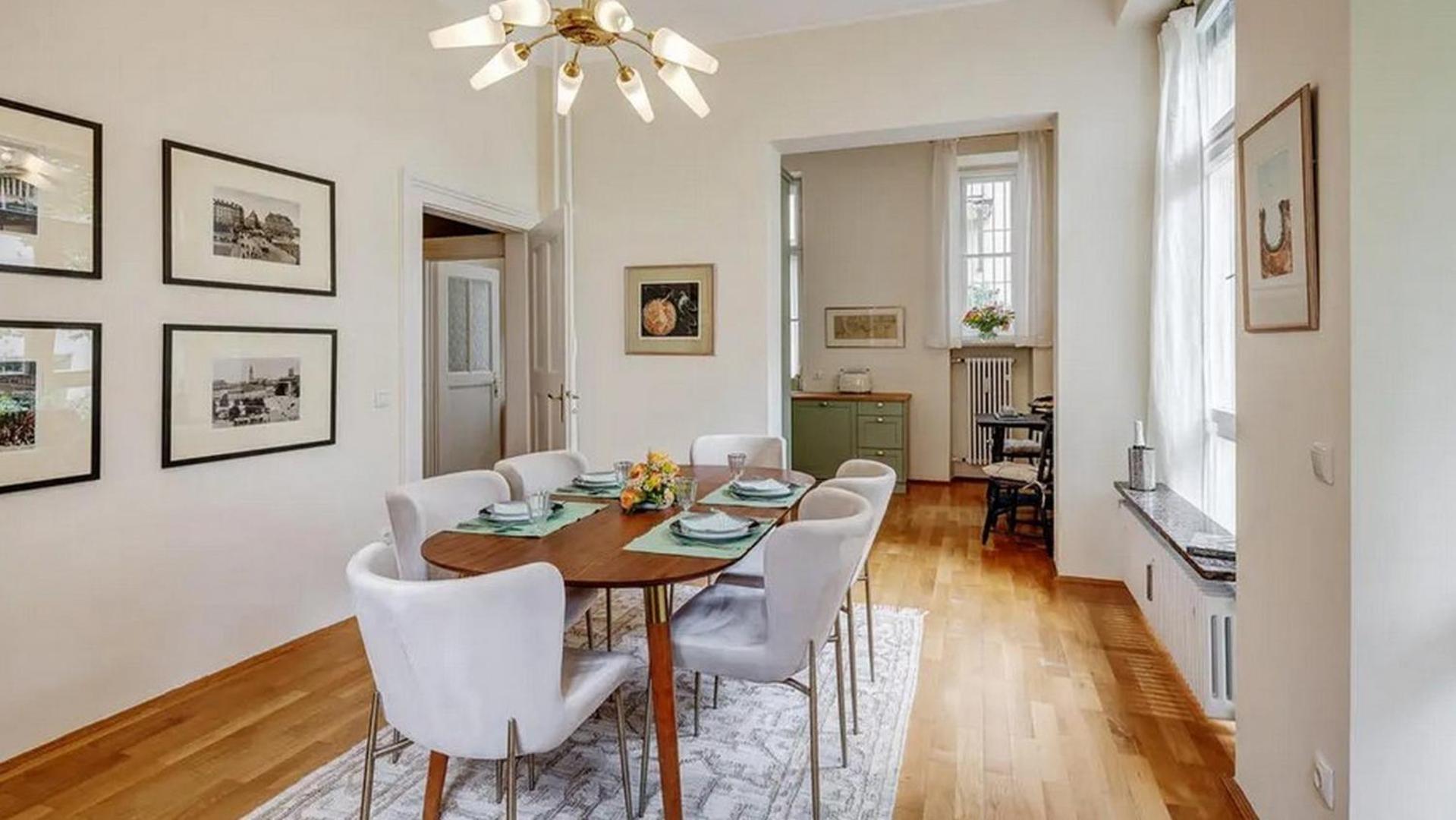 4bdr Close To Marienplatz Apartment- If You Want To Book, Please Contact On Wh-ats-app - 0034-635-518-216 !!!!