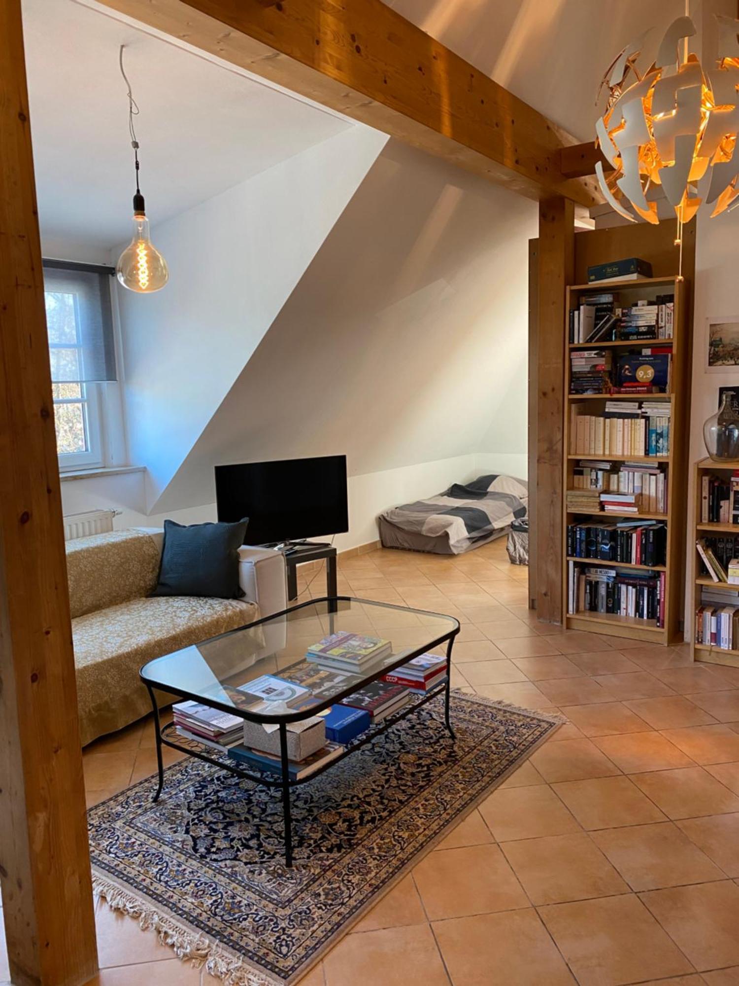 Helle Und Ruhige Dachgeschosswohnung Munich