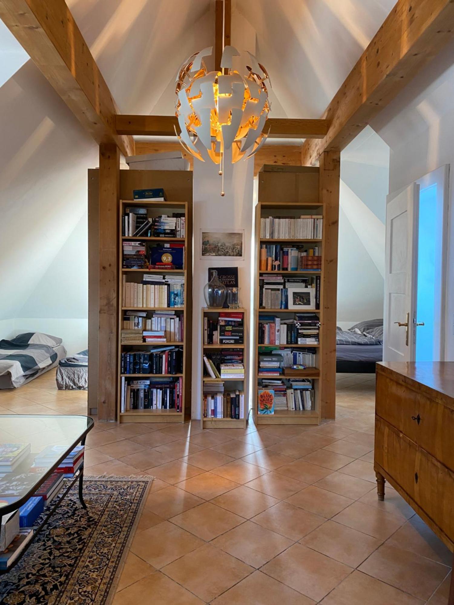 Helle Und Ruhige Dachgeschosswohnung * Munich