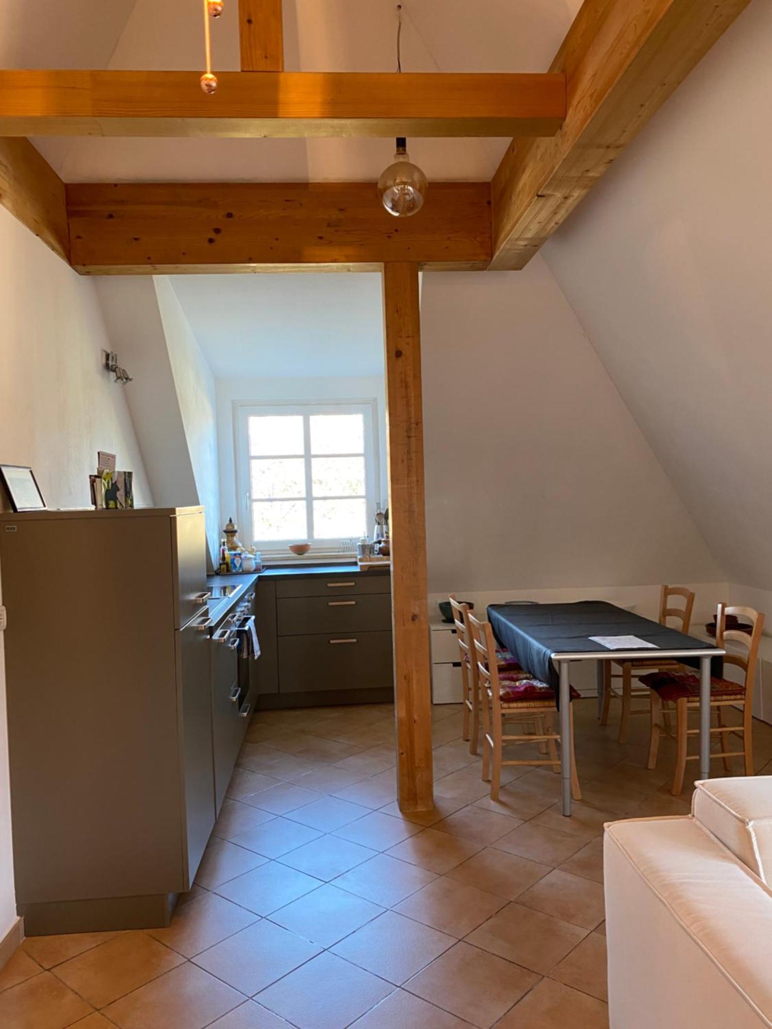 Helle Und Ruhige Dachgeschosswohnung Apartment