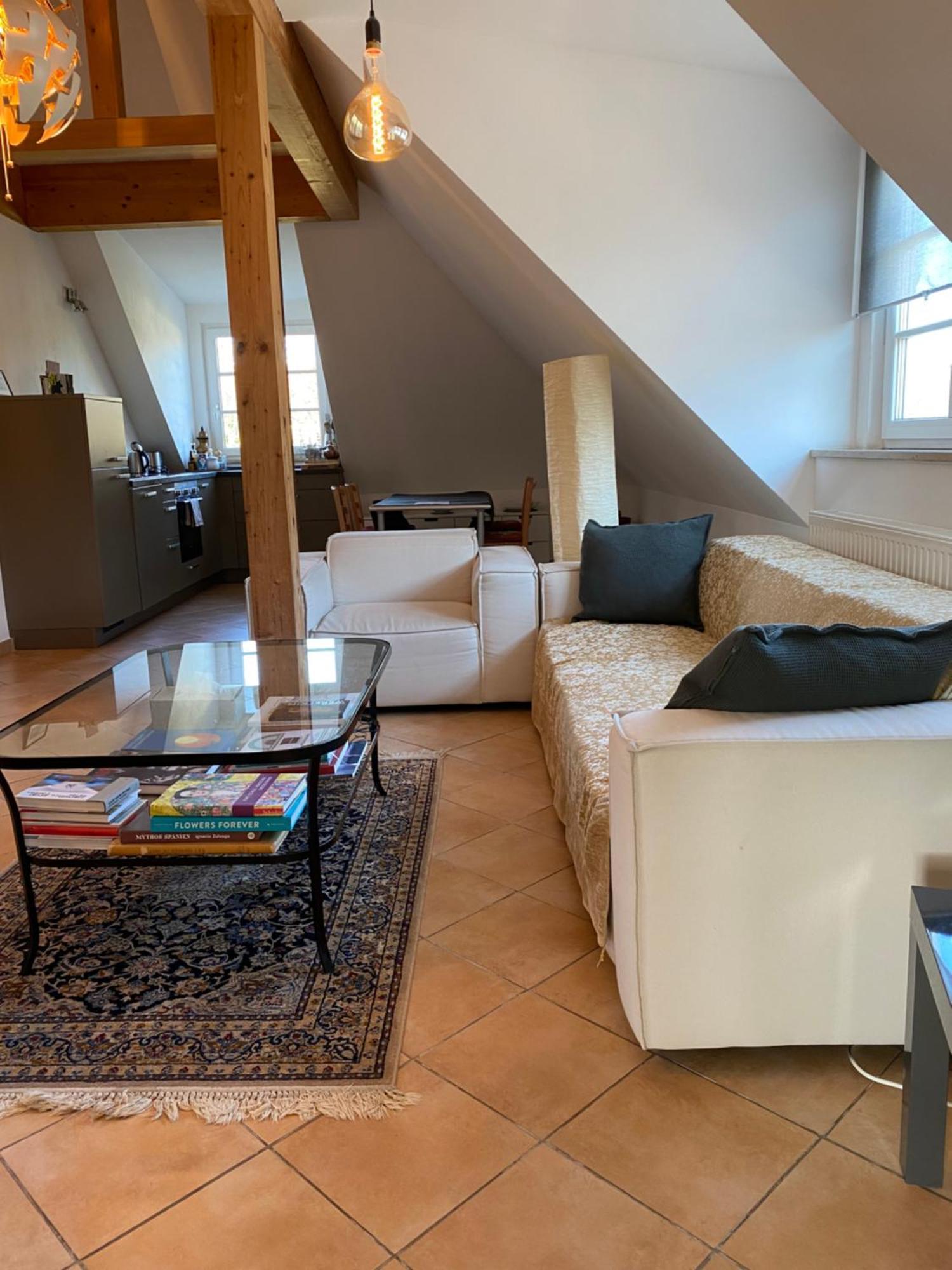 Apartment Helle Und Ruhige Dachgeschosswohnung