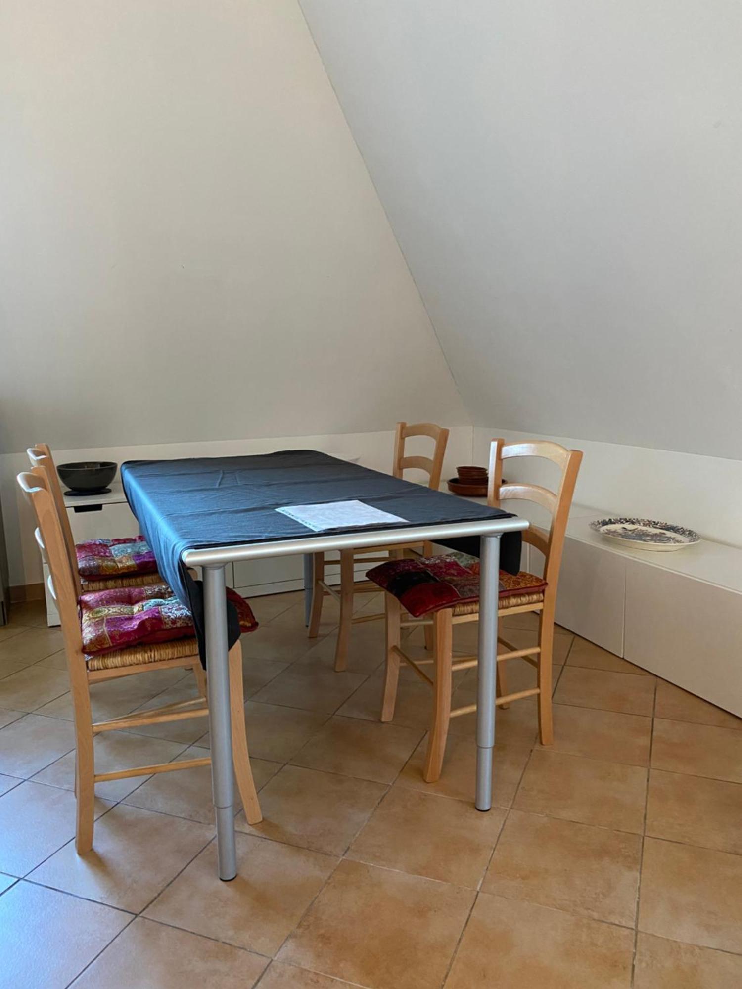 Helle Und Ruhige Dachgeschosswohnung Apartment *