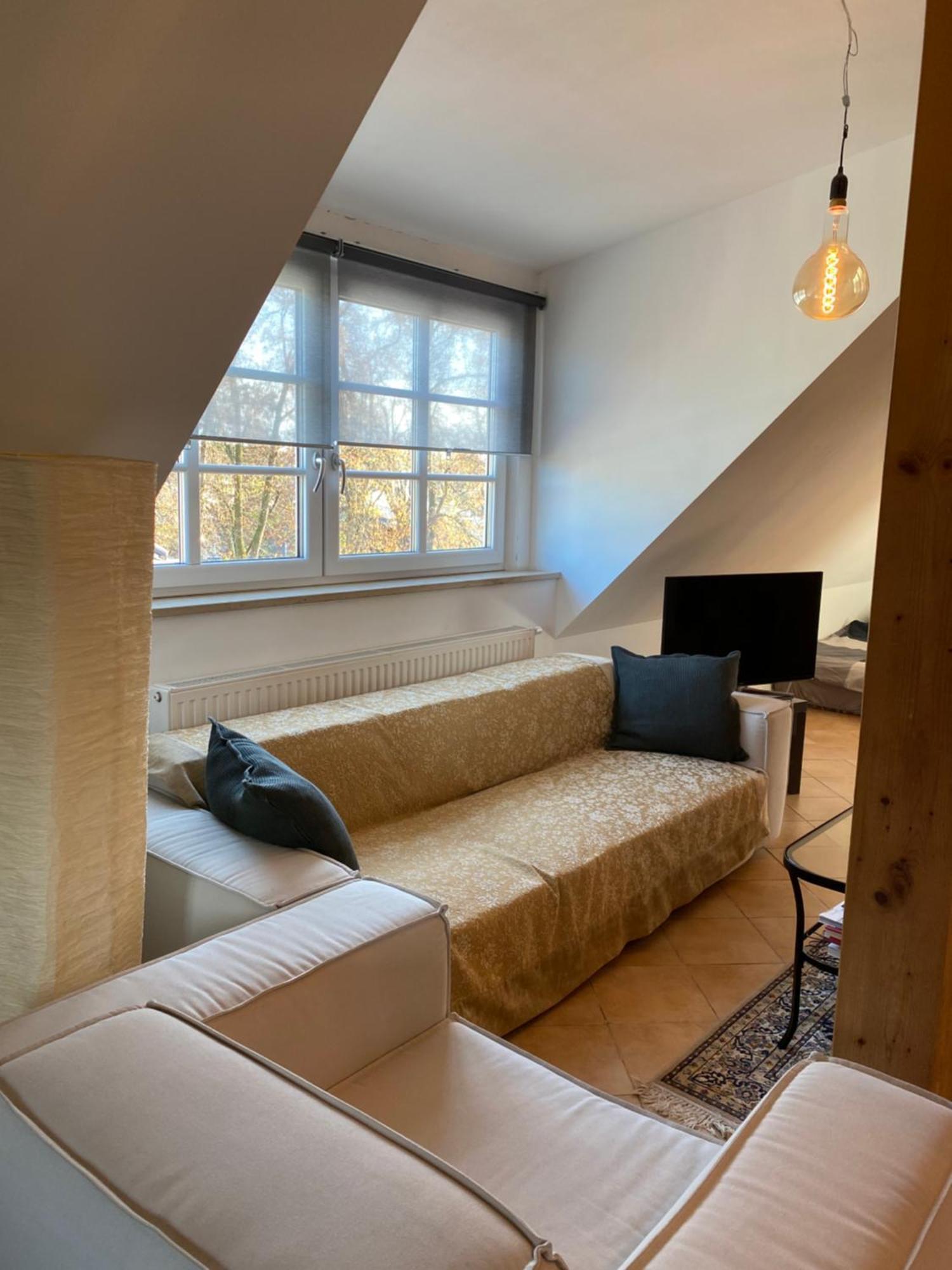 Apartment Helle Und Ruhige Dachgeschosswohnung *