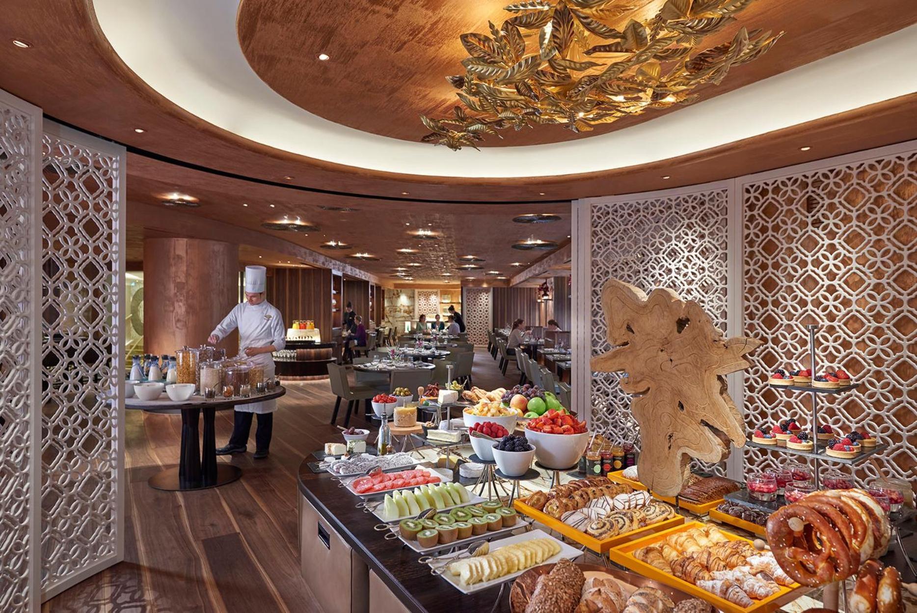 Mandarin Oriental, Hotel