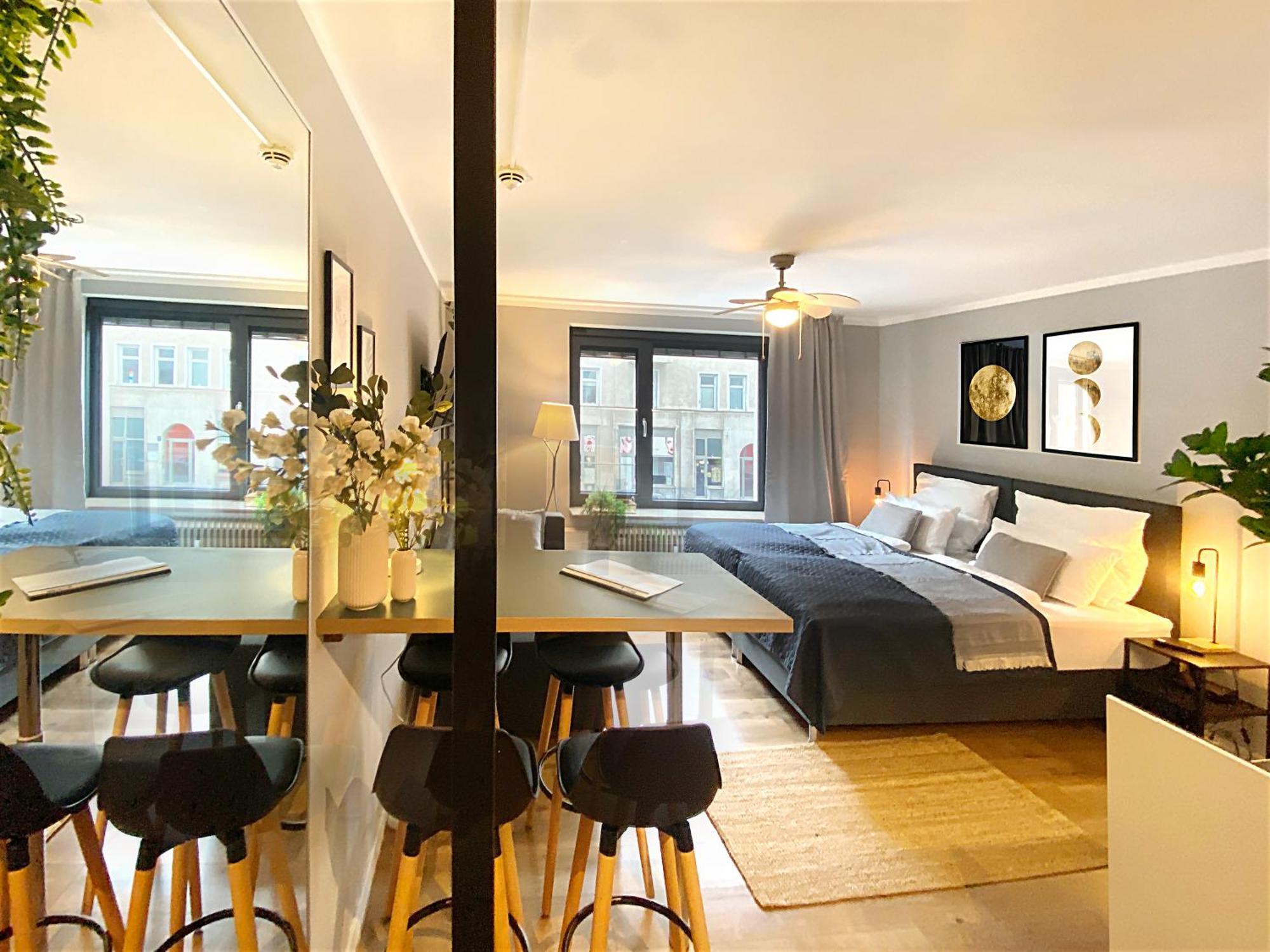 Cozy In Center Apartment *