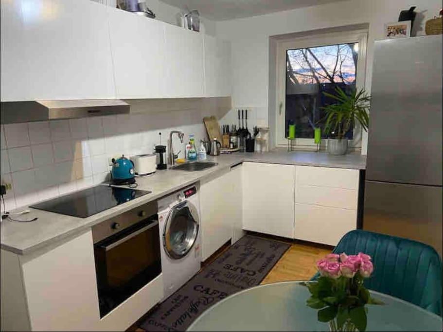 Beautiful 2-bedroom In Center Apartment