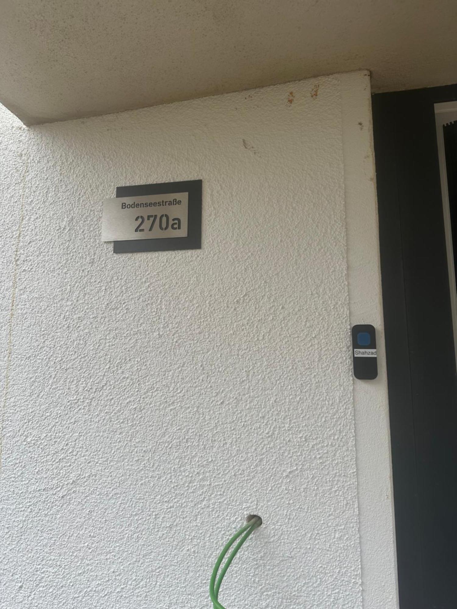 Two Near The S8 Train - Ideal For Workers - No Party Apartment *