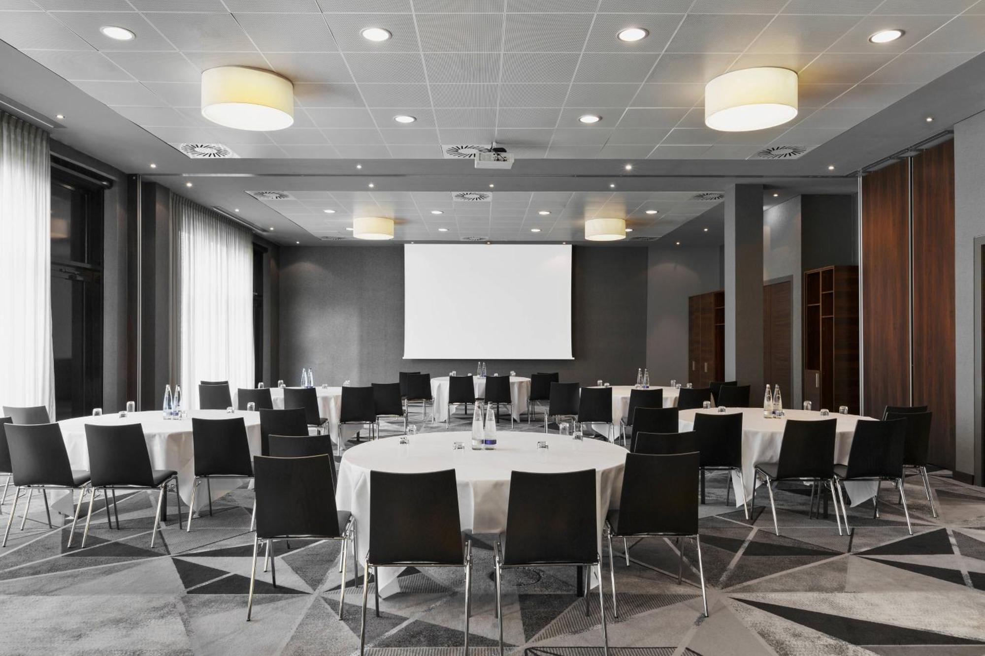 Courtyard By Marriott East