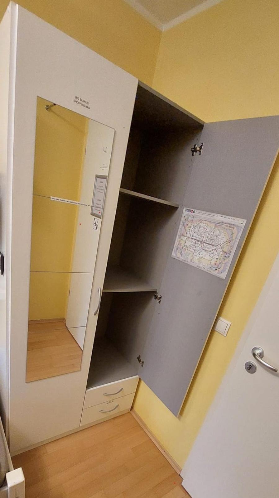 7 Min To Citycenter Subway U3 100m, Southside Singleroom Own Shower Wc, Tv, Dishes Fridge, Oven, Waterheater, Coffeemashine- Free C ,bike For Free , Next To River And Park, Many Restaurants And Supermarkets Around 200m, Nonsmoker ! Munich