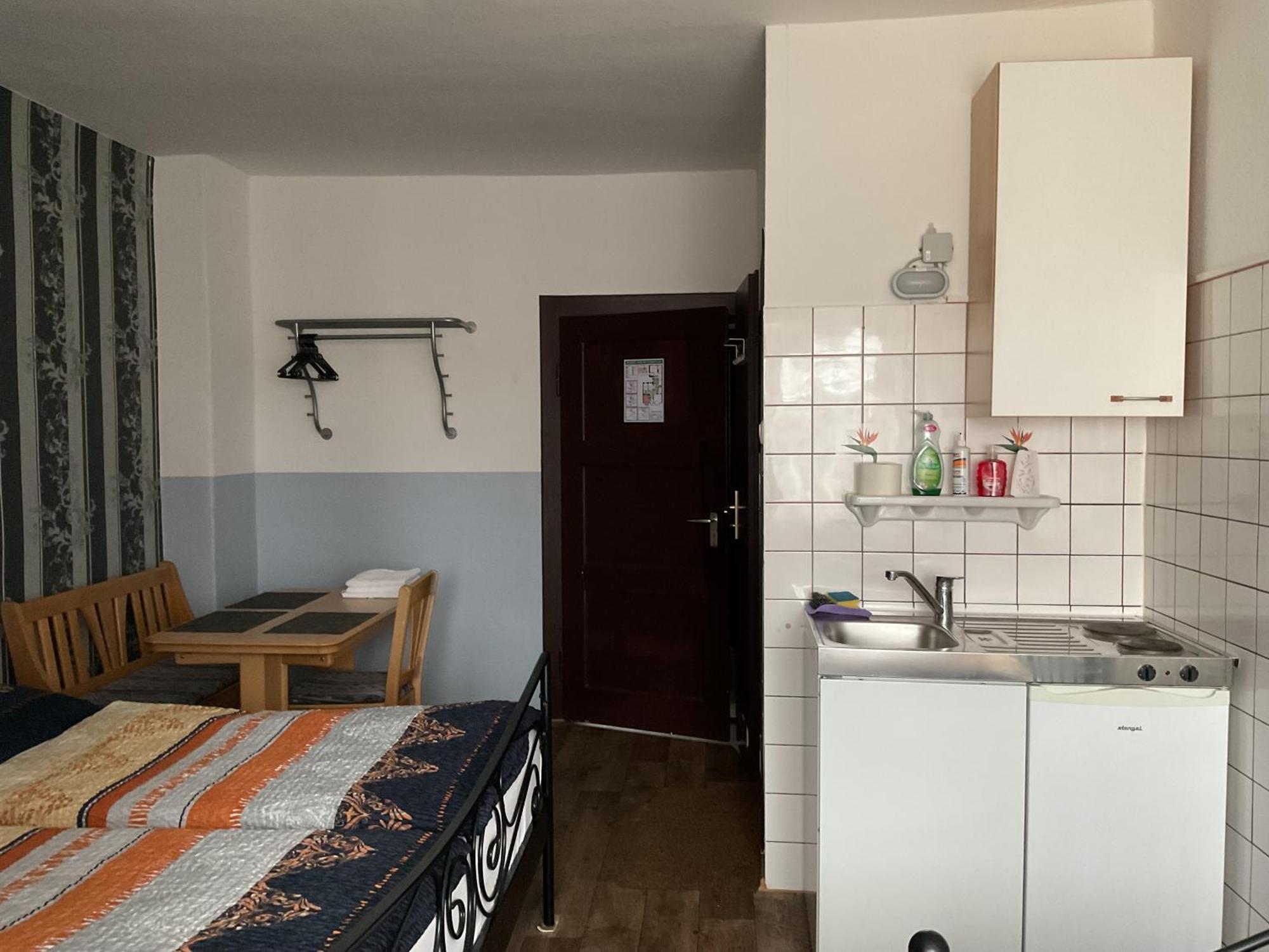 Pension&hostel Anna - Monteurzimmer Hostel Munich