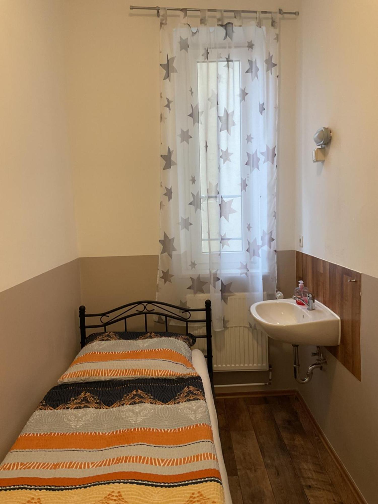 Hostel Pension&hostel Anna - Monteurzimmer *