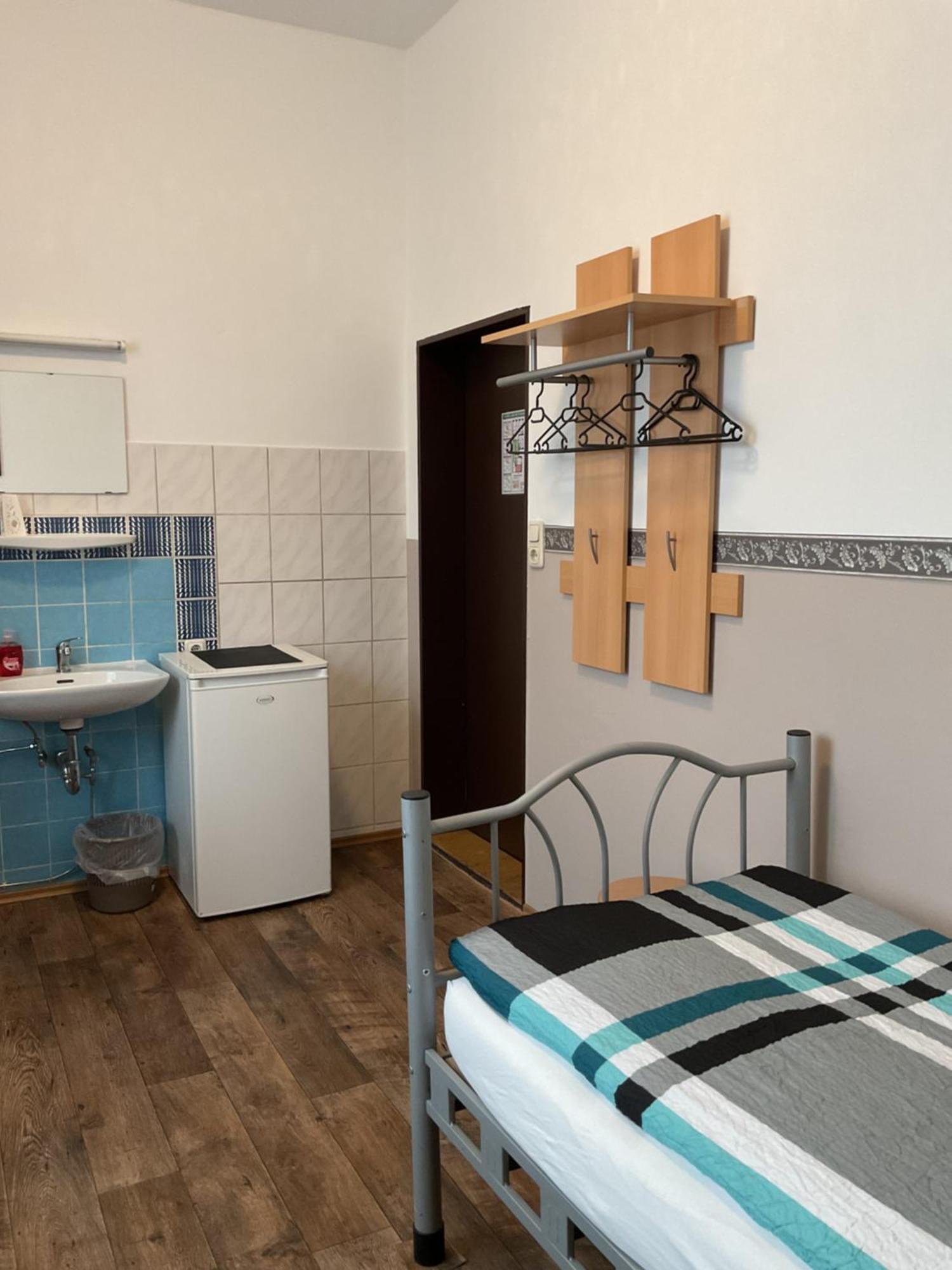 Hostel Pension&hostel Anna - Monteurzimmer *