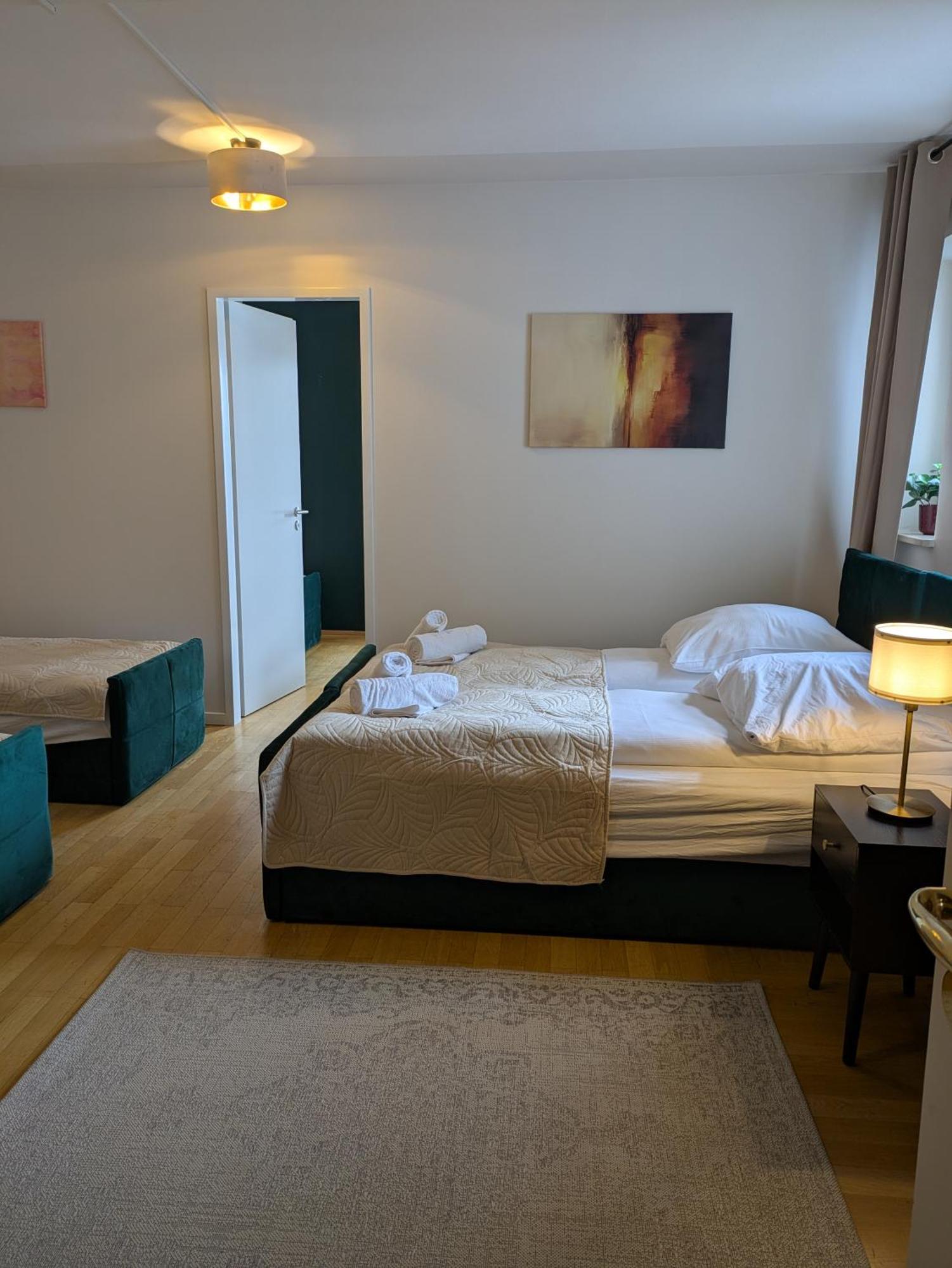 Large 110 Qm, 3 Bedrooms And Very 1-12 Guests Apartment