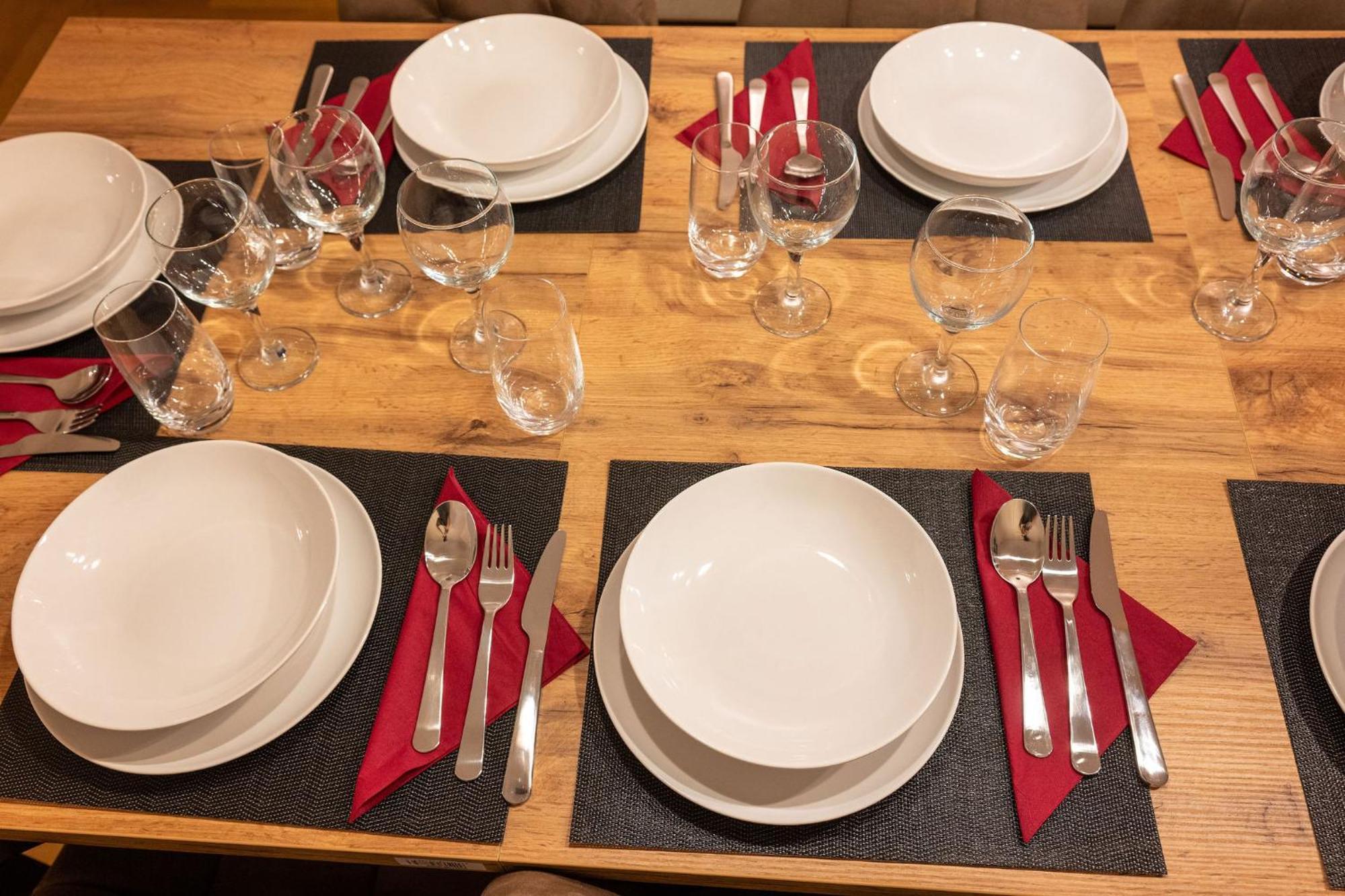 Large 110 Qm In Very Cetral Location 1 To 12 Guests