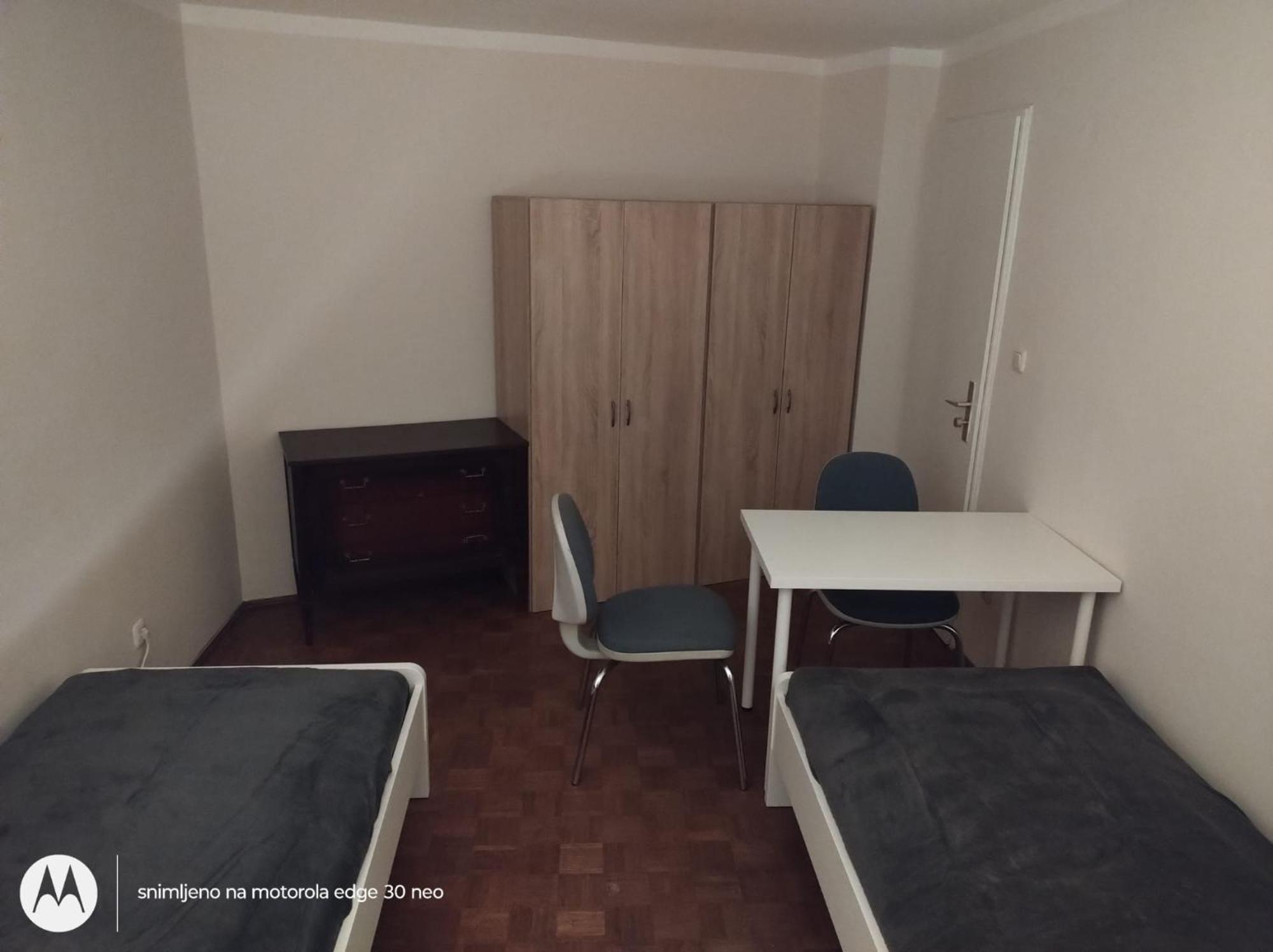 Zentrale Lage, Schoene 2 Zimmer, Voll Ausgestattet! Apartment
