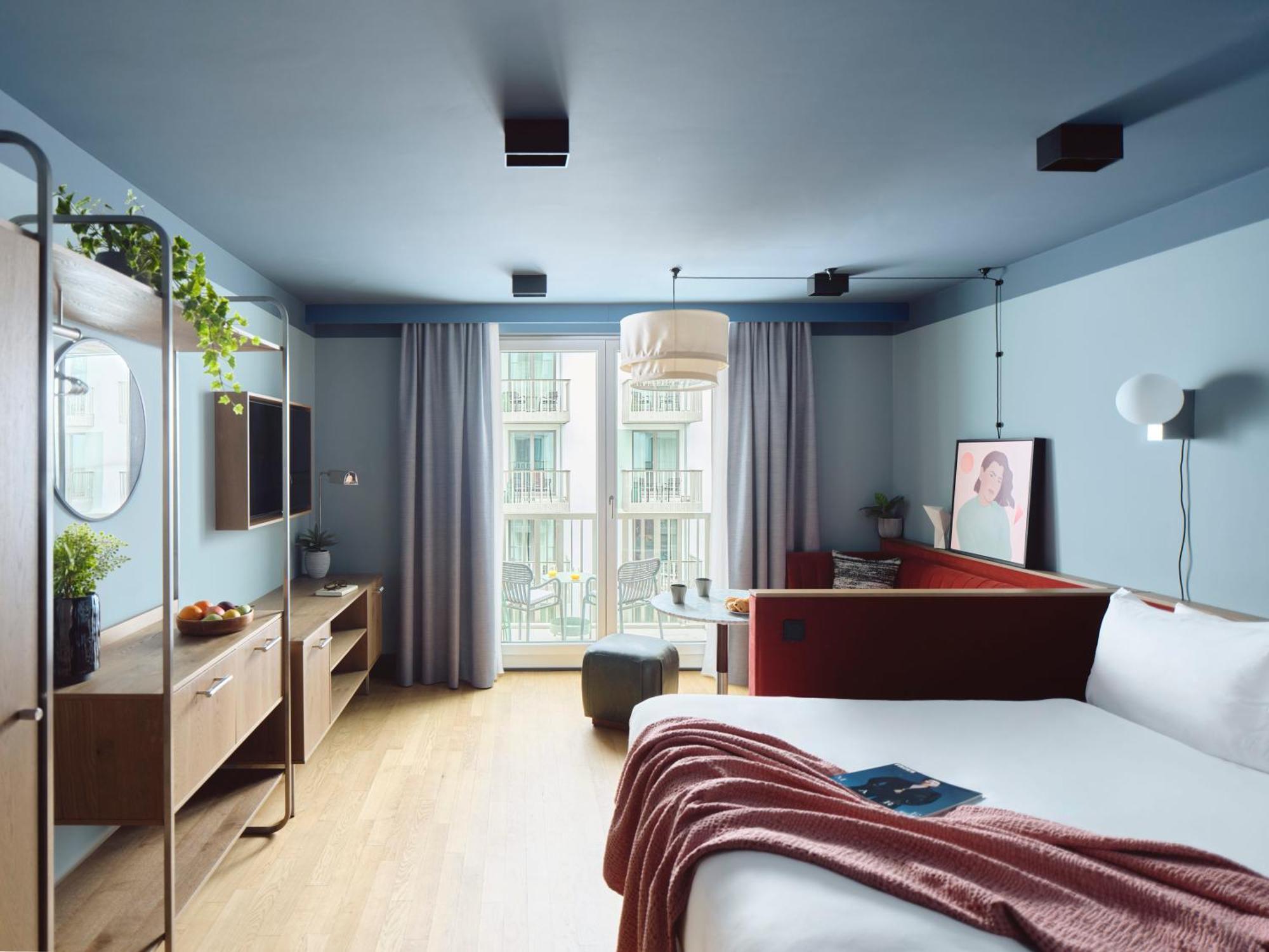 Schwan Locke 4* Munich